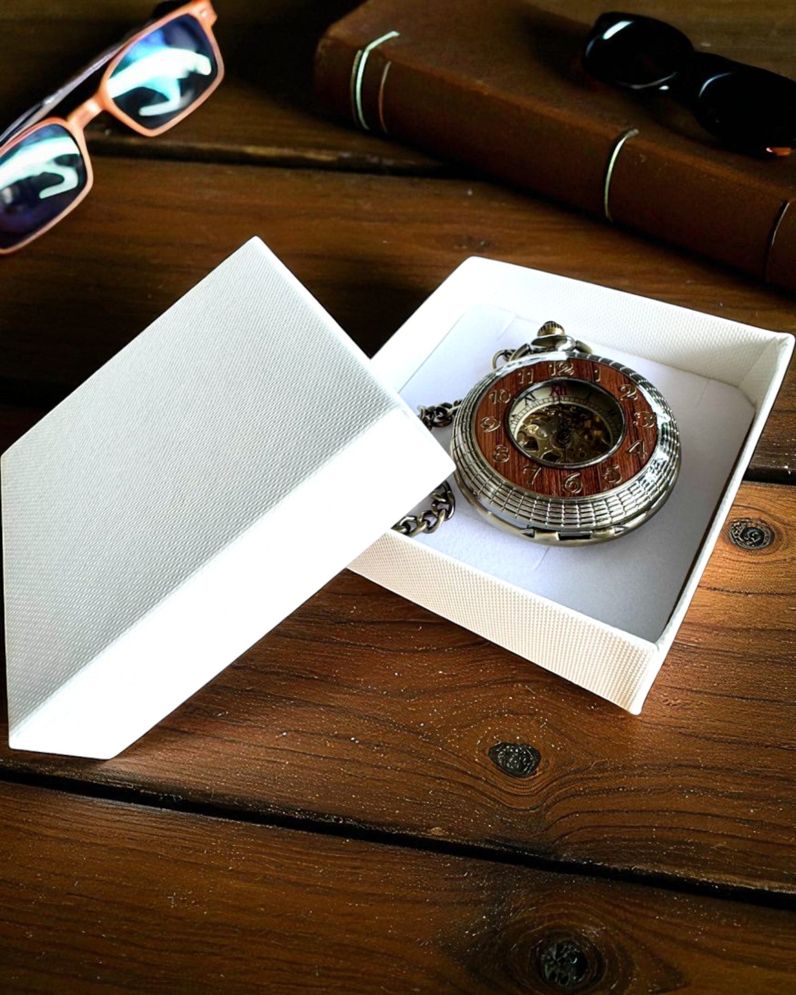 Lommeur «Veritas Tempus» – mekanisk klokke med mulighet for gravering som gave, 2 varianter å velge mellom