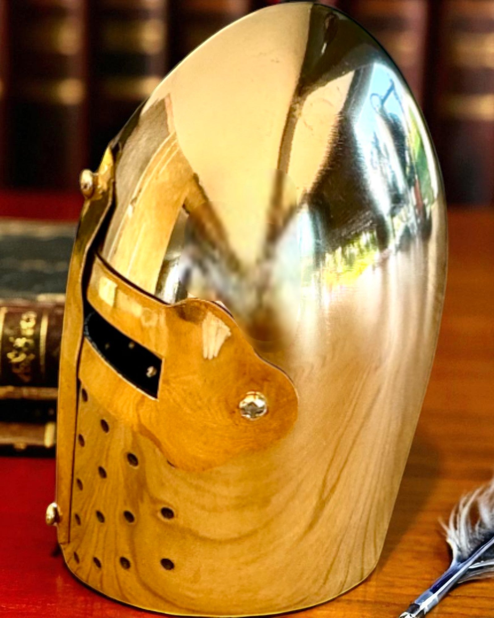 Mini Ridderhjelm „Guardian” i messing – håndlaget, 12 cm, mulighet for tilpasning med gravering som gave