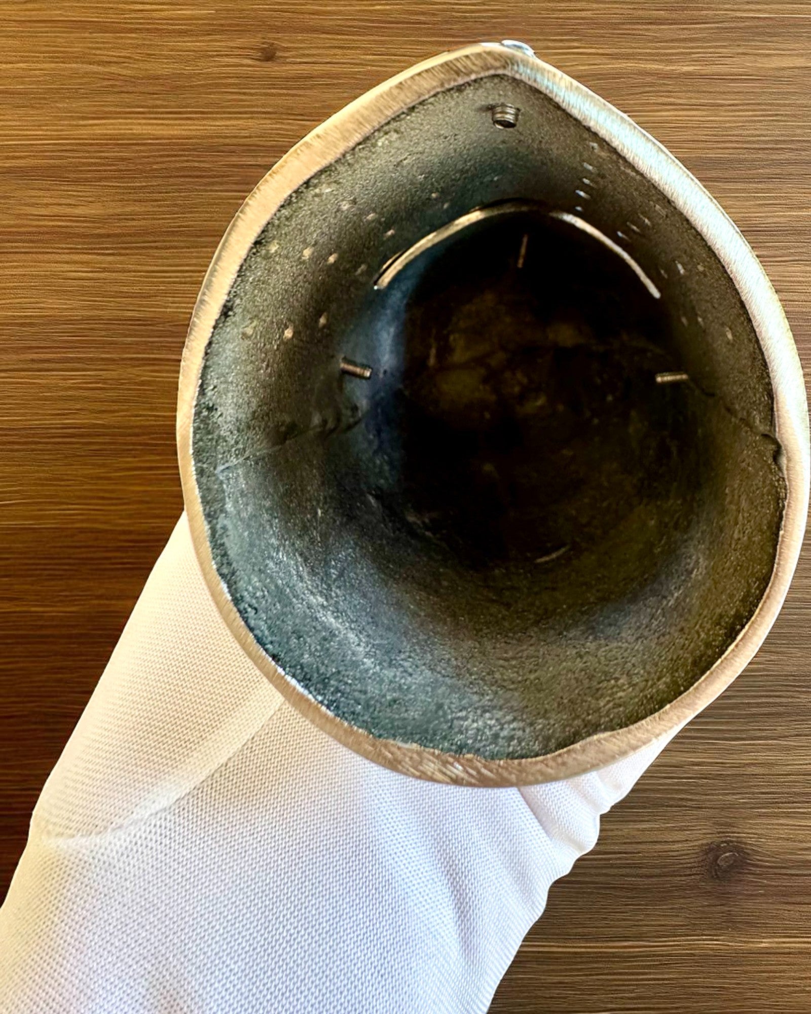 Mini Ridderhjelm „Guardian” i messing – håndlaget, 12 cm, mulighet for tilpasning med gravering som gave