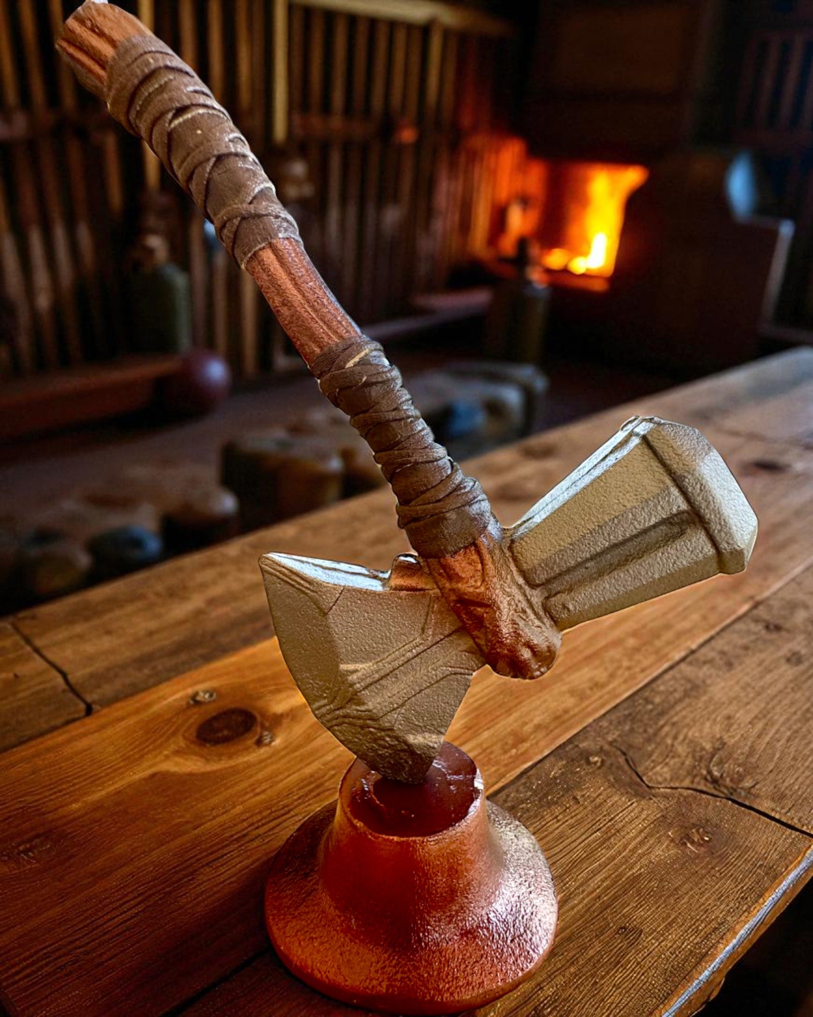 Storm Relic – dekorativ hammer med base, 26 cm, håndlaget, mulighet for tilpasning med gravering som gave