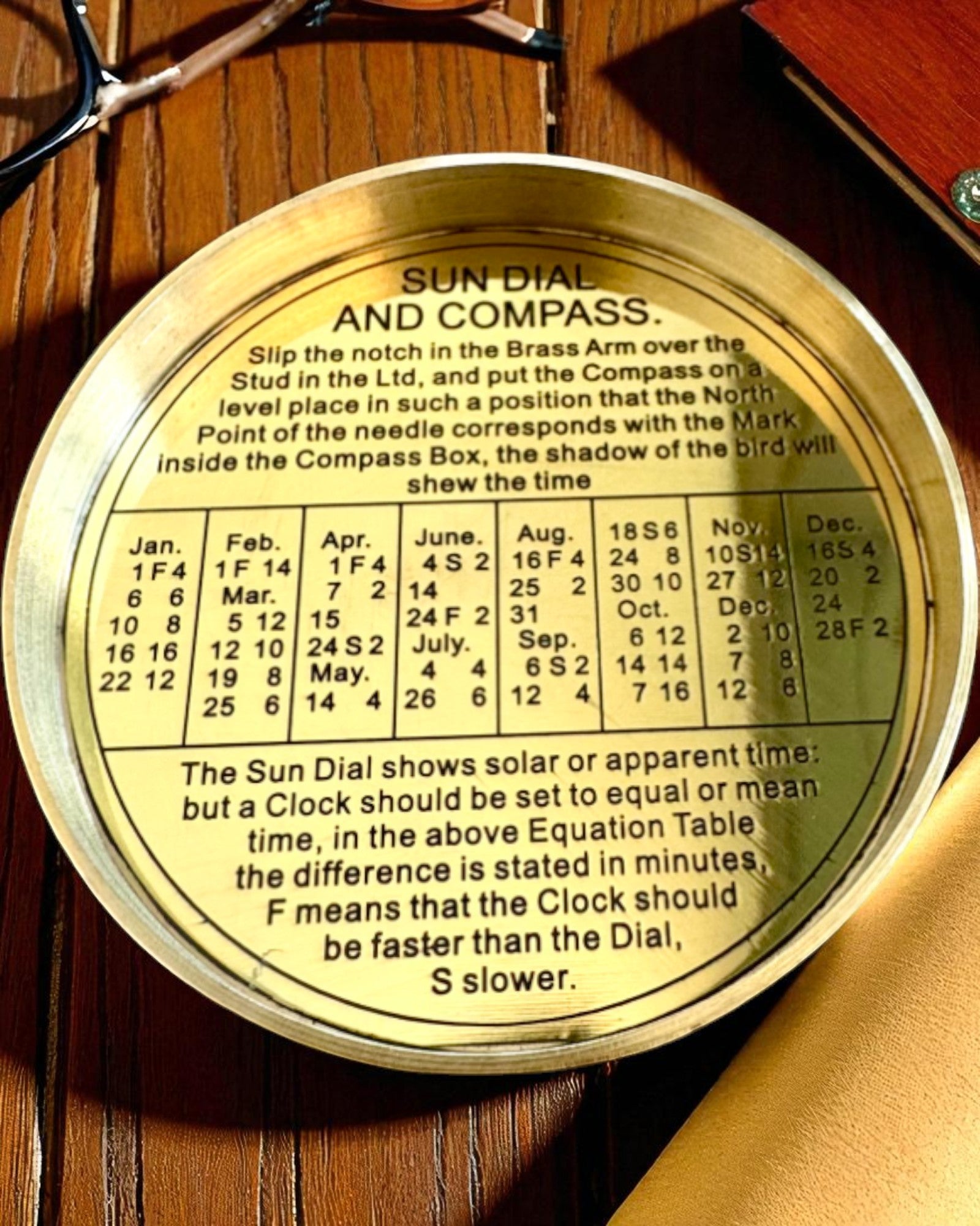 Solkompass Voyager 7cm – messing solur med kompass, personalisering med gravering som gave