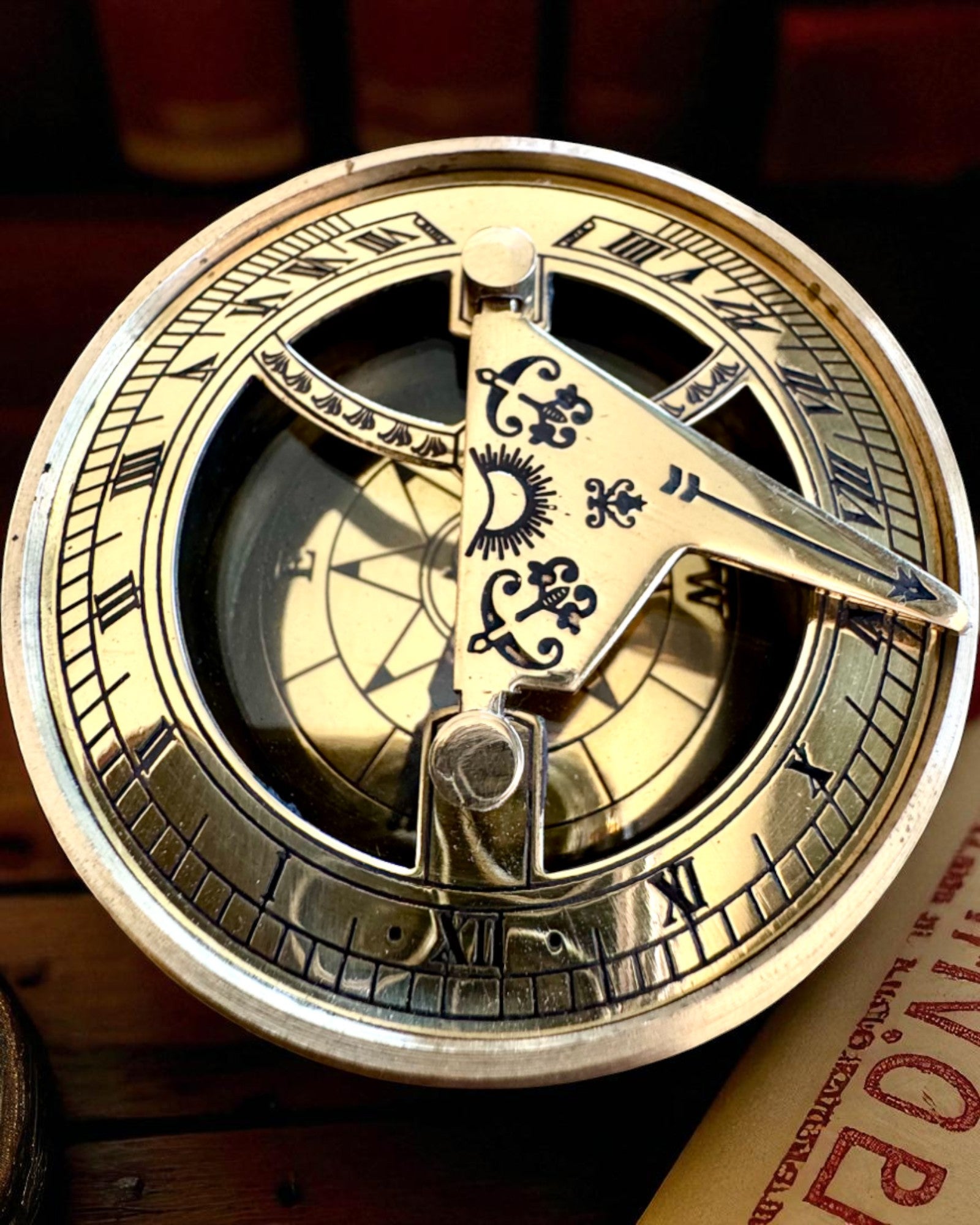 Solkompass Voyager 7cm – messing solur med kompass, personalisering med gravering som gave