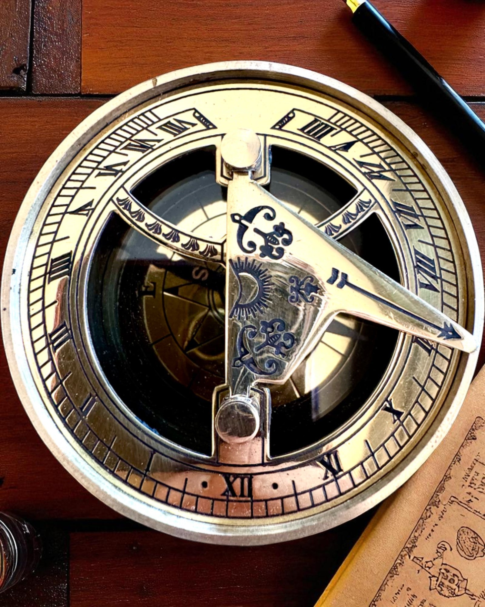 Solkompass Voyager 7cm – messing solur med kompass, personalisering med gravering som gave