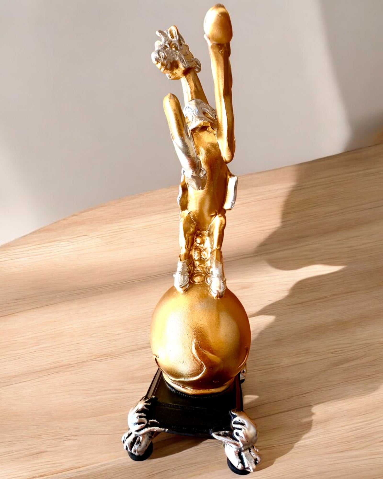 Elegant Statuett "Złoty Rumak" - med mulighet for gravering som gave