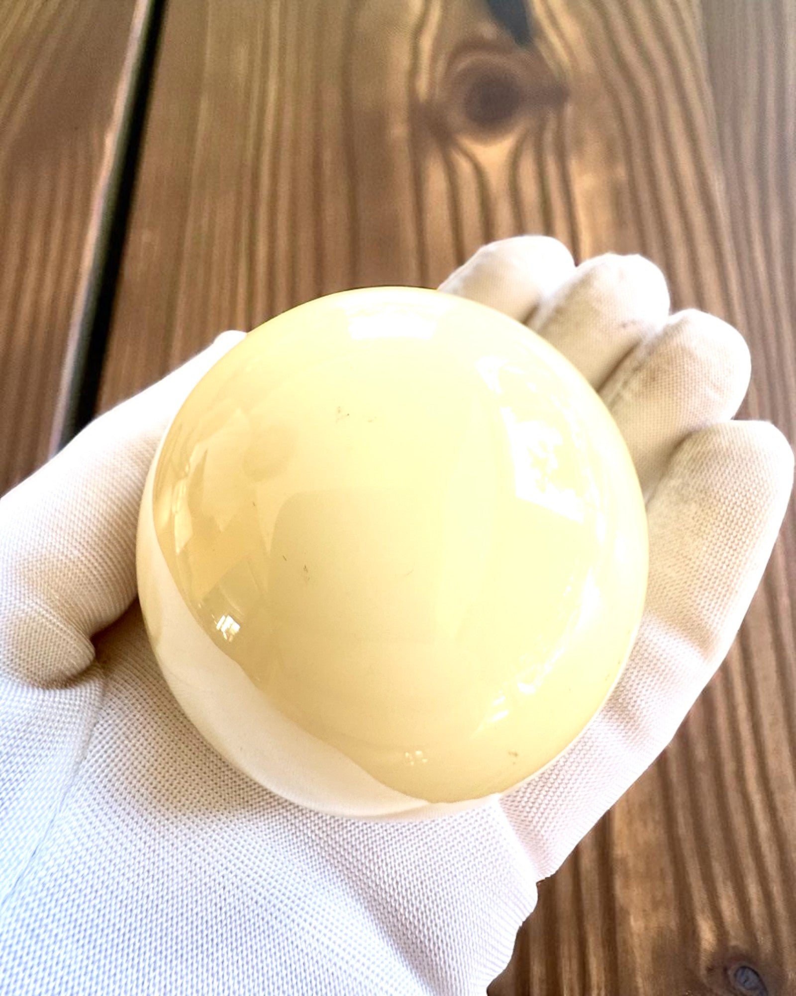 Biljardkule på messingstativ, mulighet for tilpasning med gravering som gave