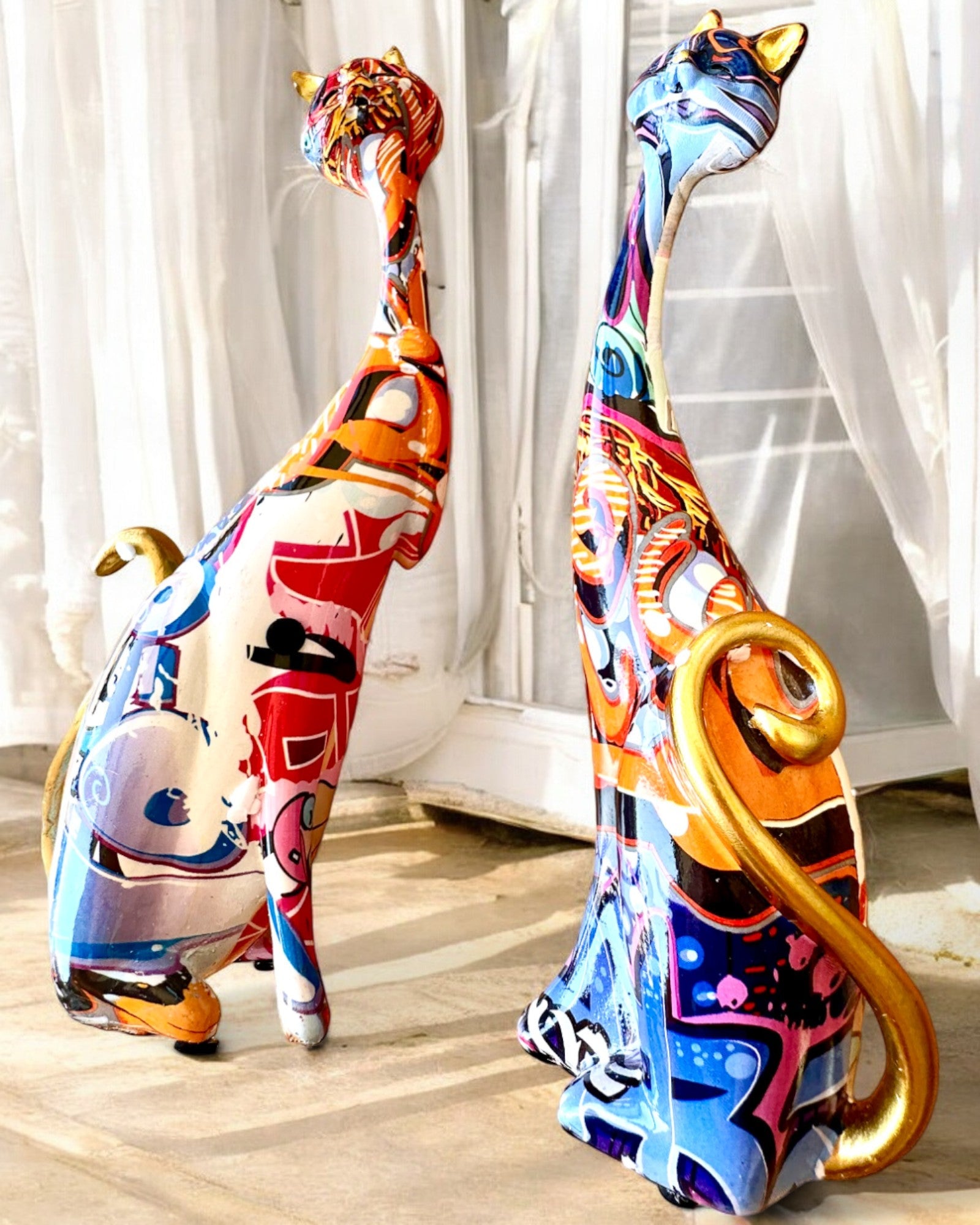 Abstrakte kattefigurer "ArtCats", håndmalt, harpiks – 25 cm, 2 stk.