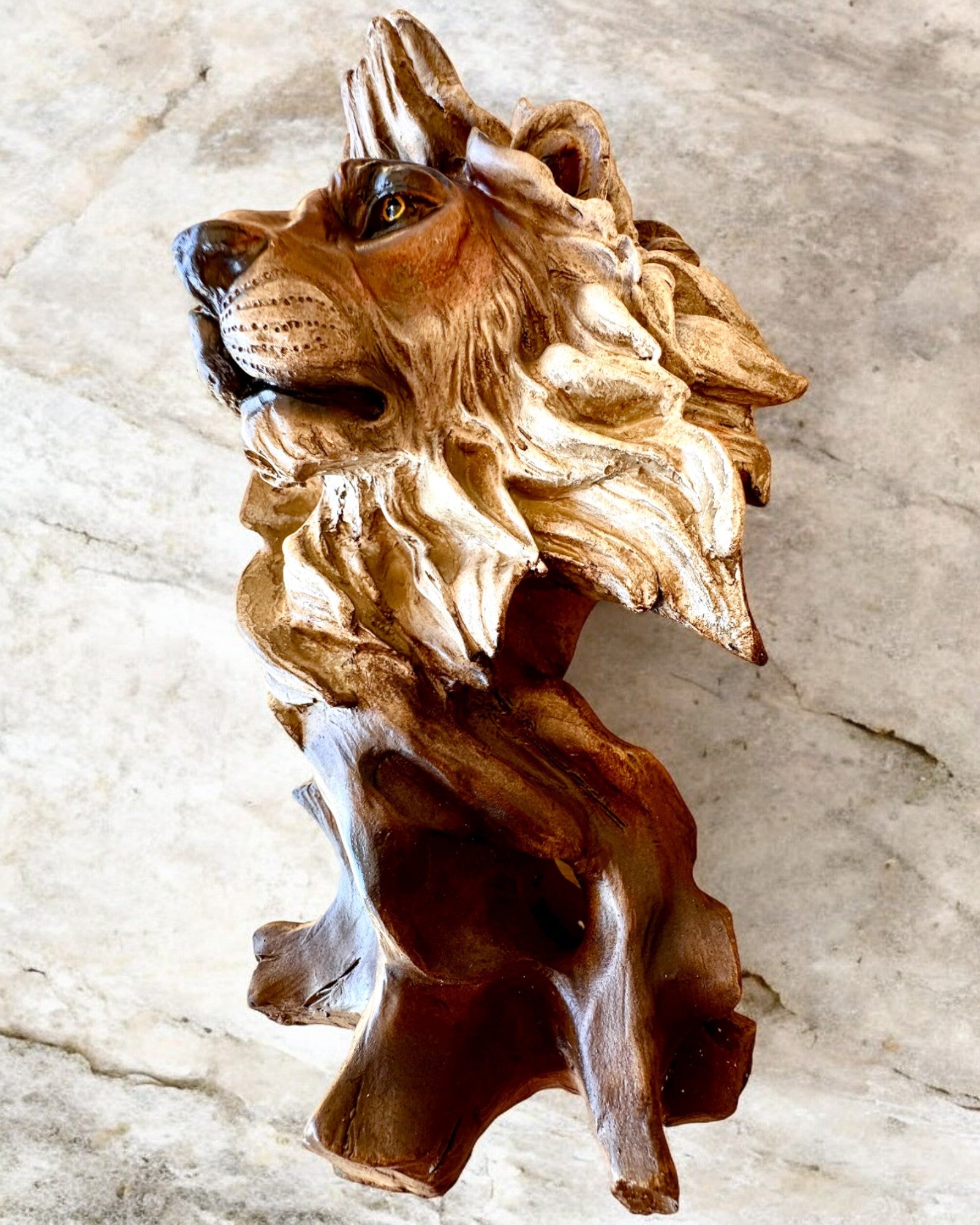 Lwia Odwaga Figurka z Resin, 28 cm høyde, med mulighet for gravering som gave