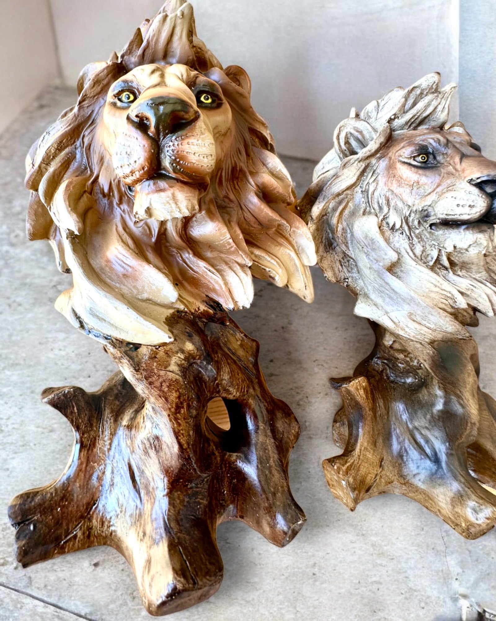 Lwia Odwaga Figurka z Resin, 28 cm høyde, med mulighet for gravering som gave