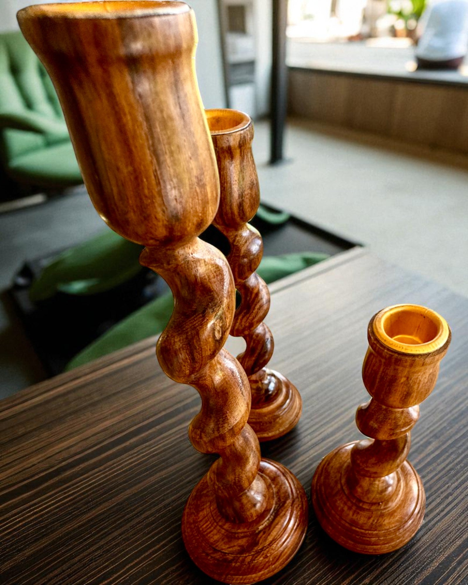 Sett med 3 lysestaker "Spiral Lys" 25 cm høy, mulighet for personalisering med gravering som gave
