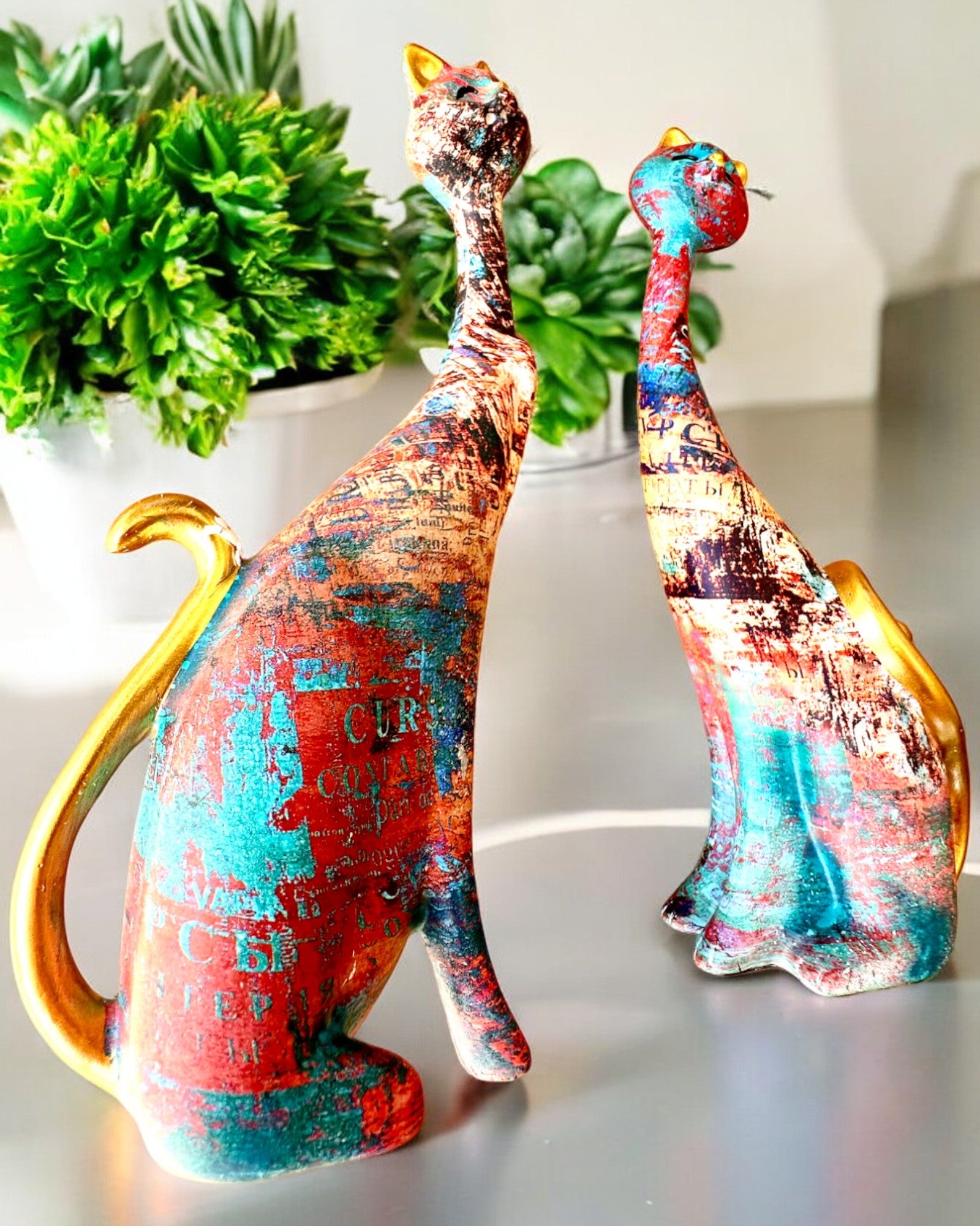 Abstrakte kattefigurer "ArtCats", håndmalt, harpiks – 25 cm, 2 stk.