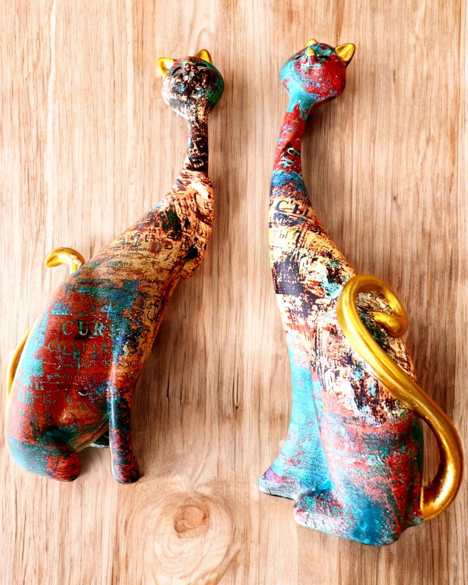 Abstrakte kattefigurer "ArtCats", håndmalt, harpiks – 25 cm, 2 stk.