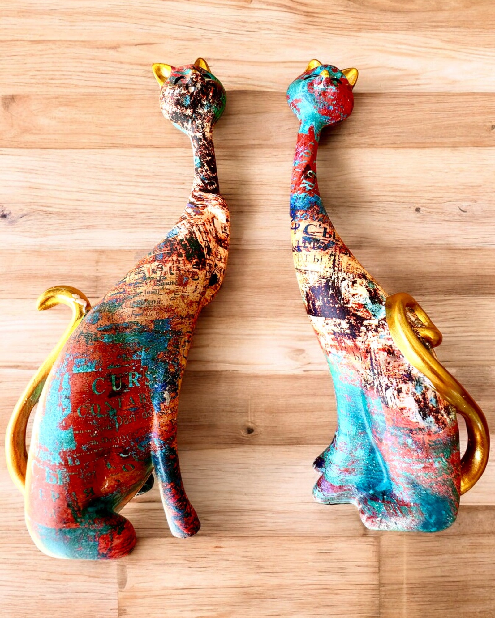 Abstrakte kattefigurer "ArtCats", håndmalt, harpiks – 25 cm, 2 stk.
