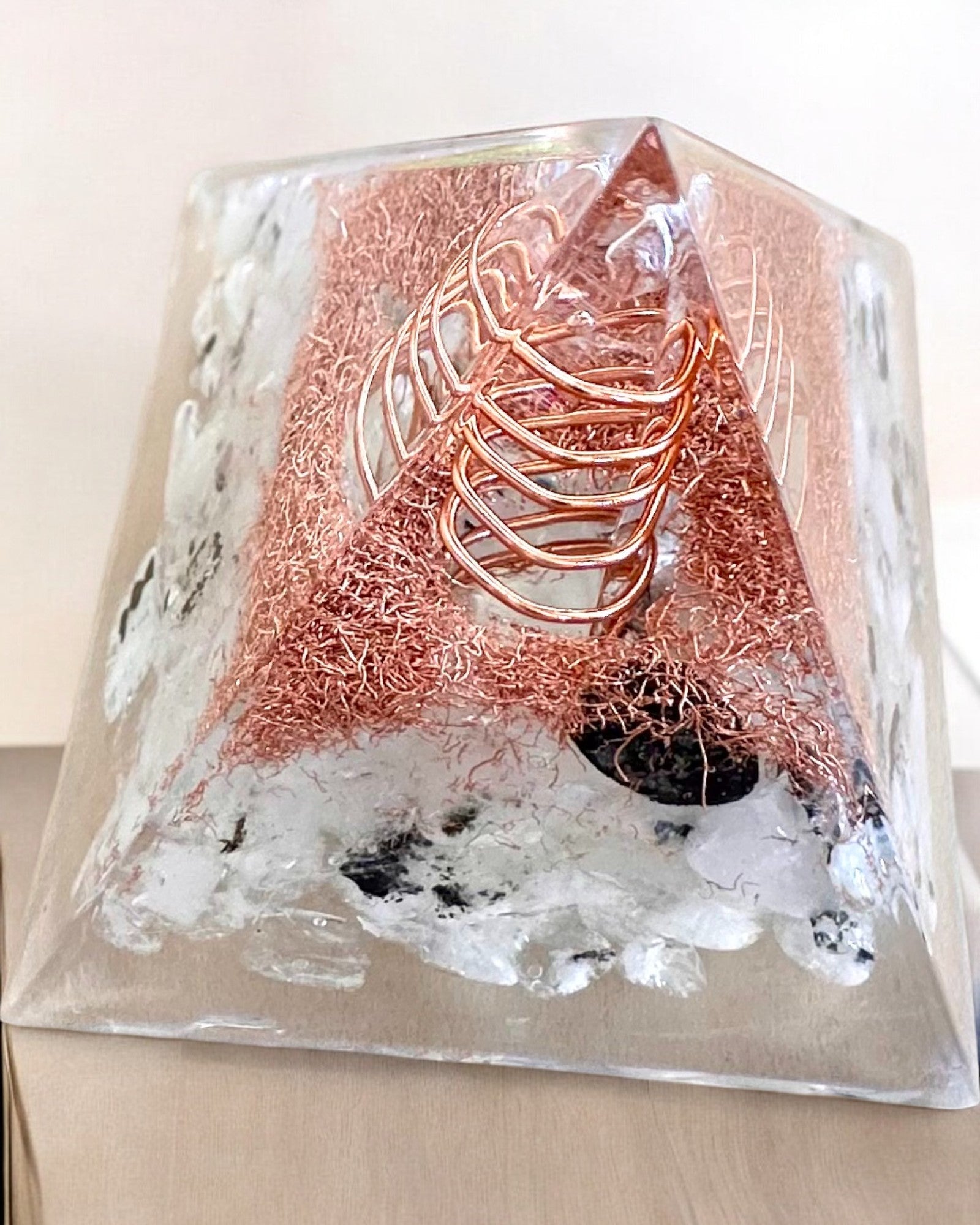 Orgonitt energipyramide "Copper Harmony"
