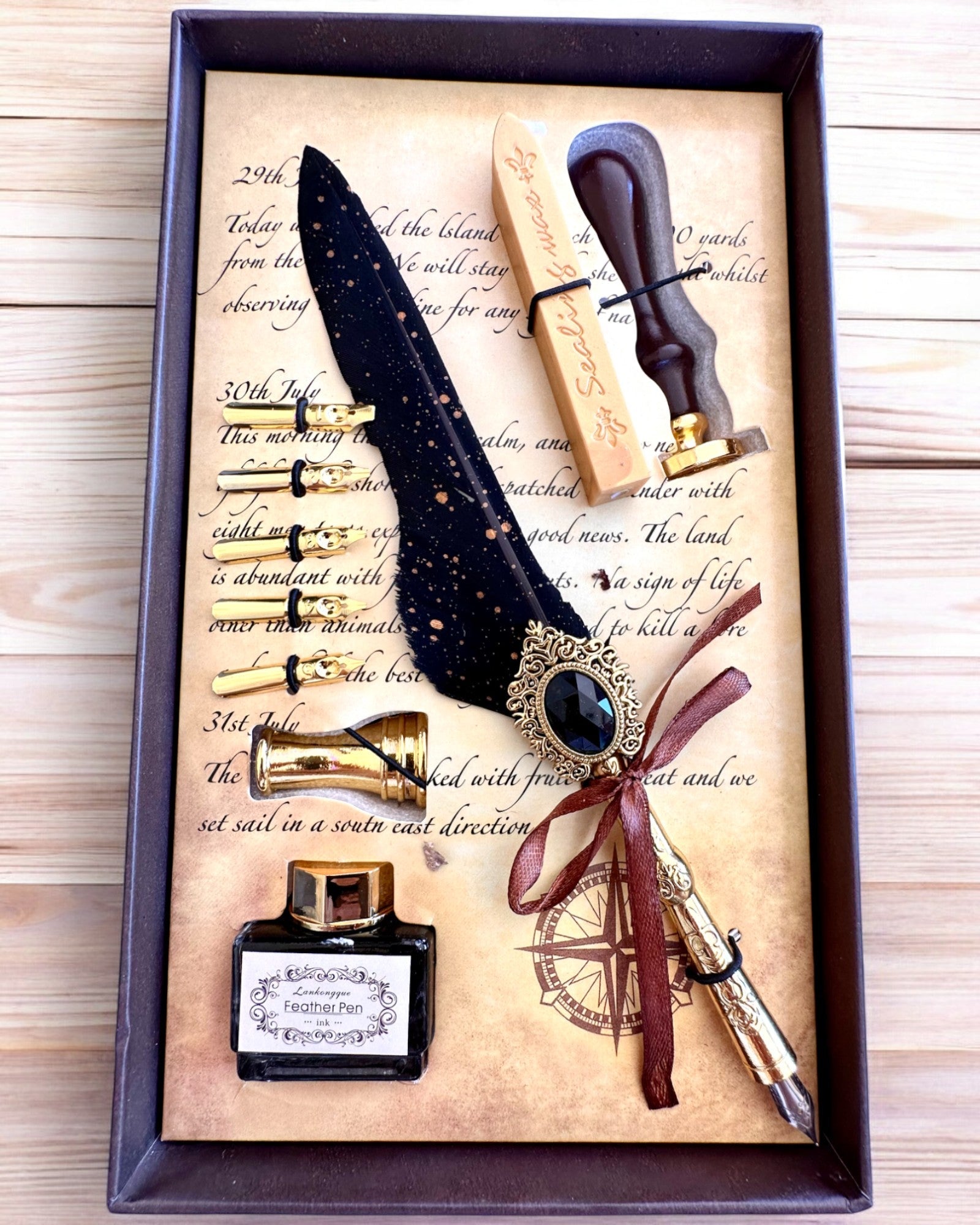 Kalligrafisett "Eleganse i Praksis" med Gravering Alternativ, som gave. 2 fargevarianter å velge mellom.