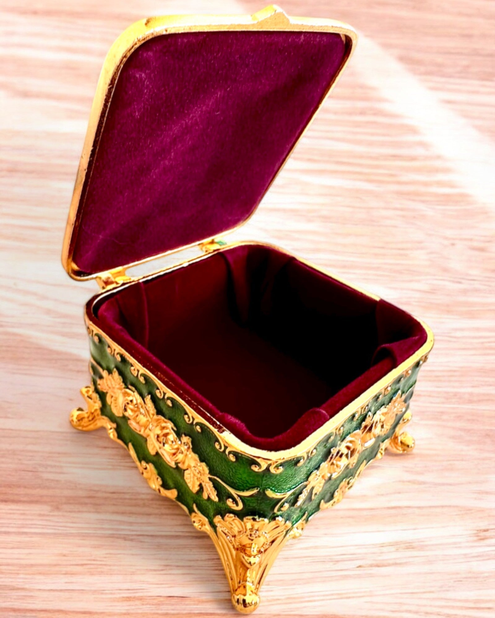 Smykkeskrin "Royal Elegance" med gravering som gave