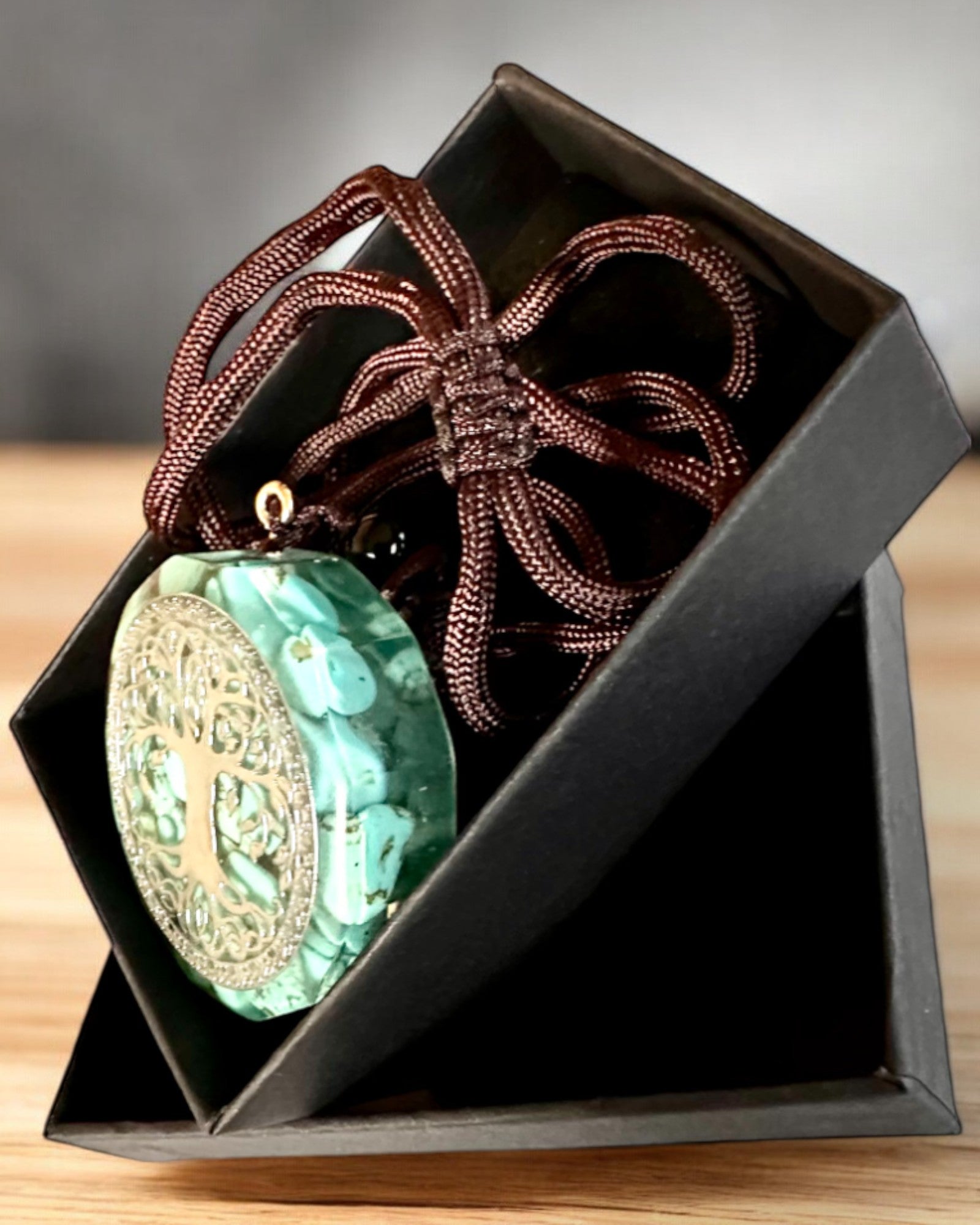 Amulett "Livets Tre" med turkis – Din personlige styrke, halskjede som gave, personalisering med gravering