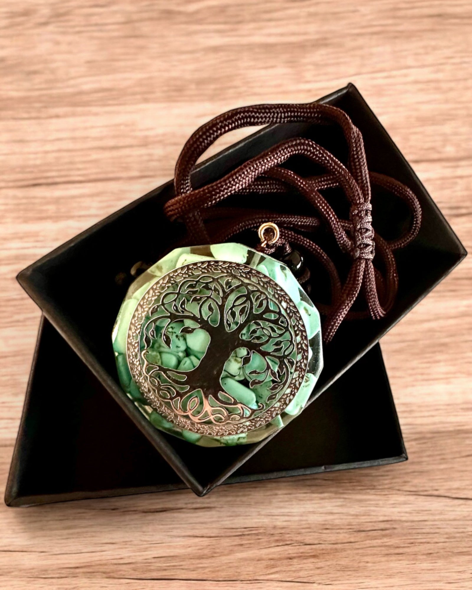 Amulett "Livets Tre" med turkis – Din personlige styrke, halskjede som gave, personalisering med gravering