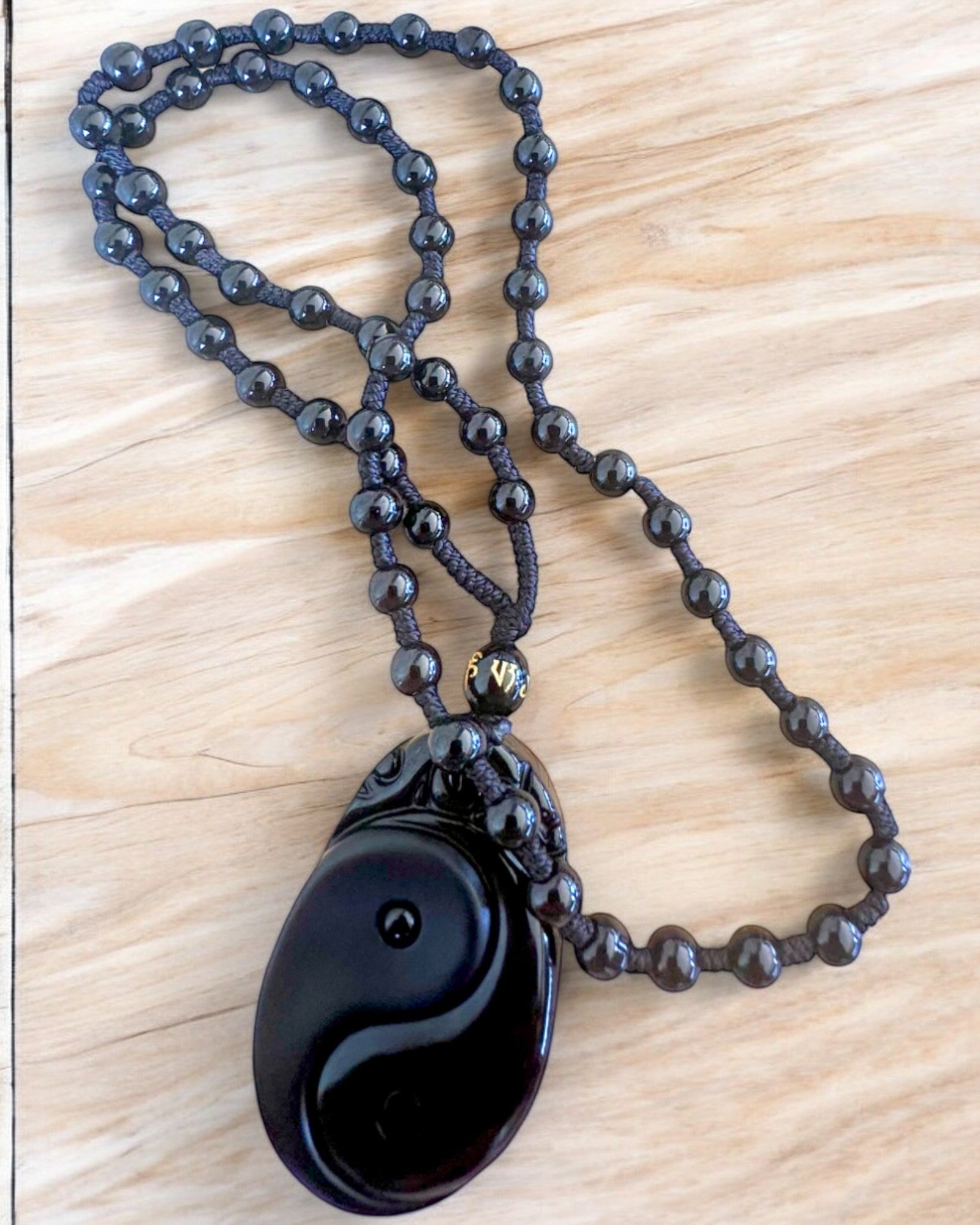 Obsidian Yin Yang Amulett med Gravering - Harmoni og Beskyttelse, personalisering med gravering som gave