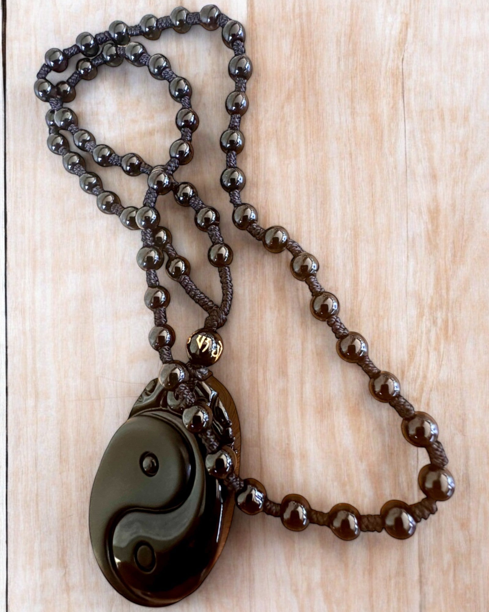 Obsidian Yin Yang Amulett med Gravering - Harmoni og Beskyttelse, personalisering med gravering som gave