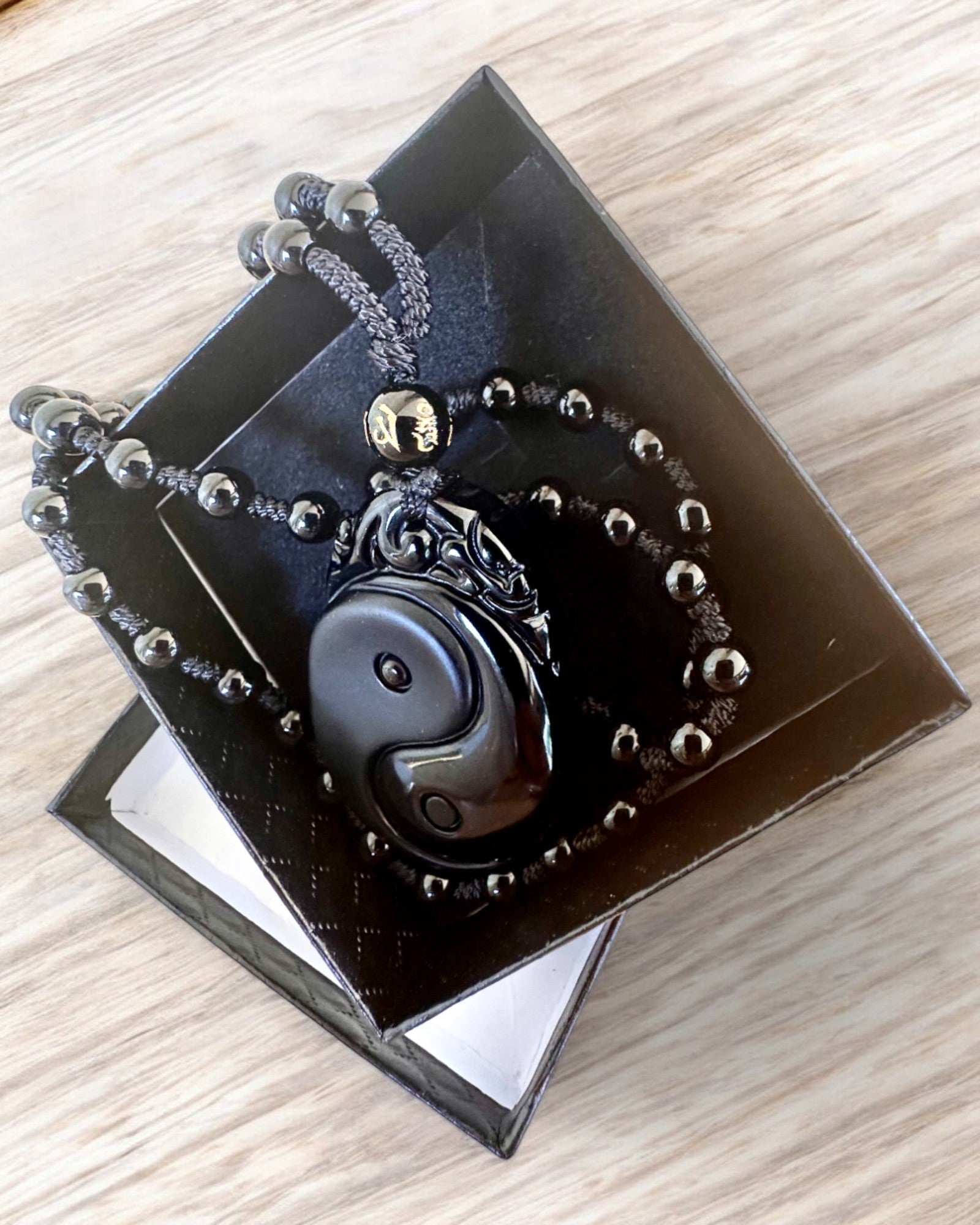 Obsidian Yin Yang Amulett med Gravering - Harmoni og Beskyttelse, personalisering med gravering som gave