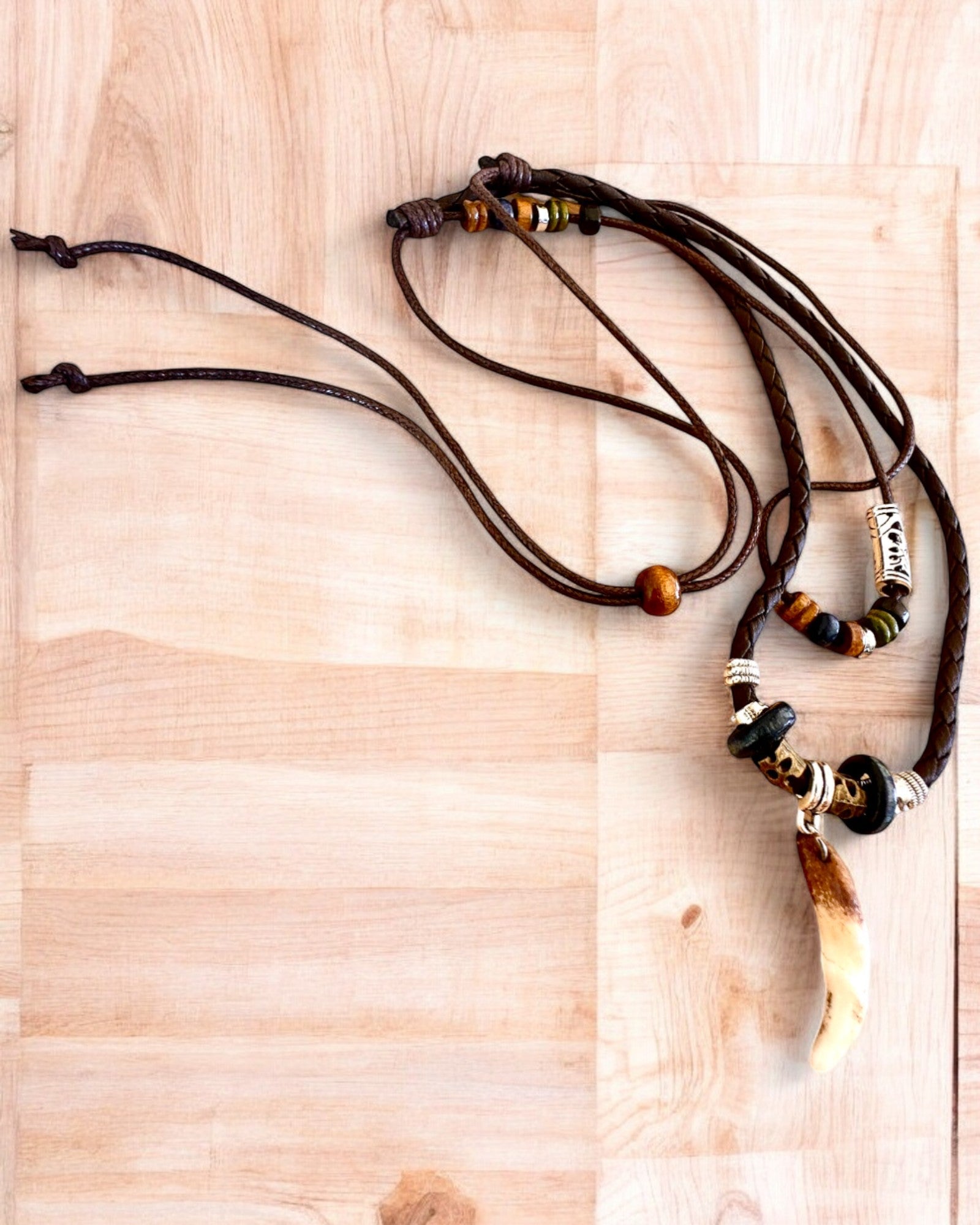 Wilczy Ząb - Kraftens Halskjede - mulighet for personlig gravering som gave