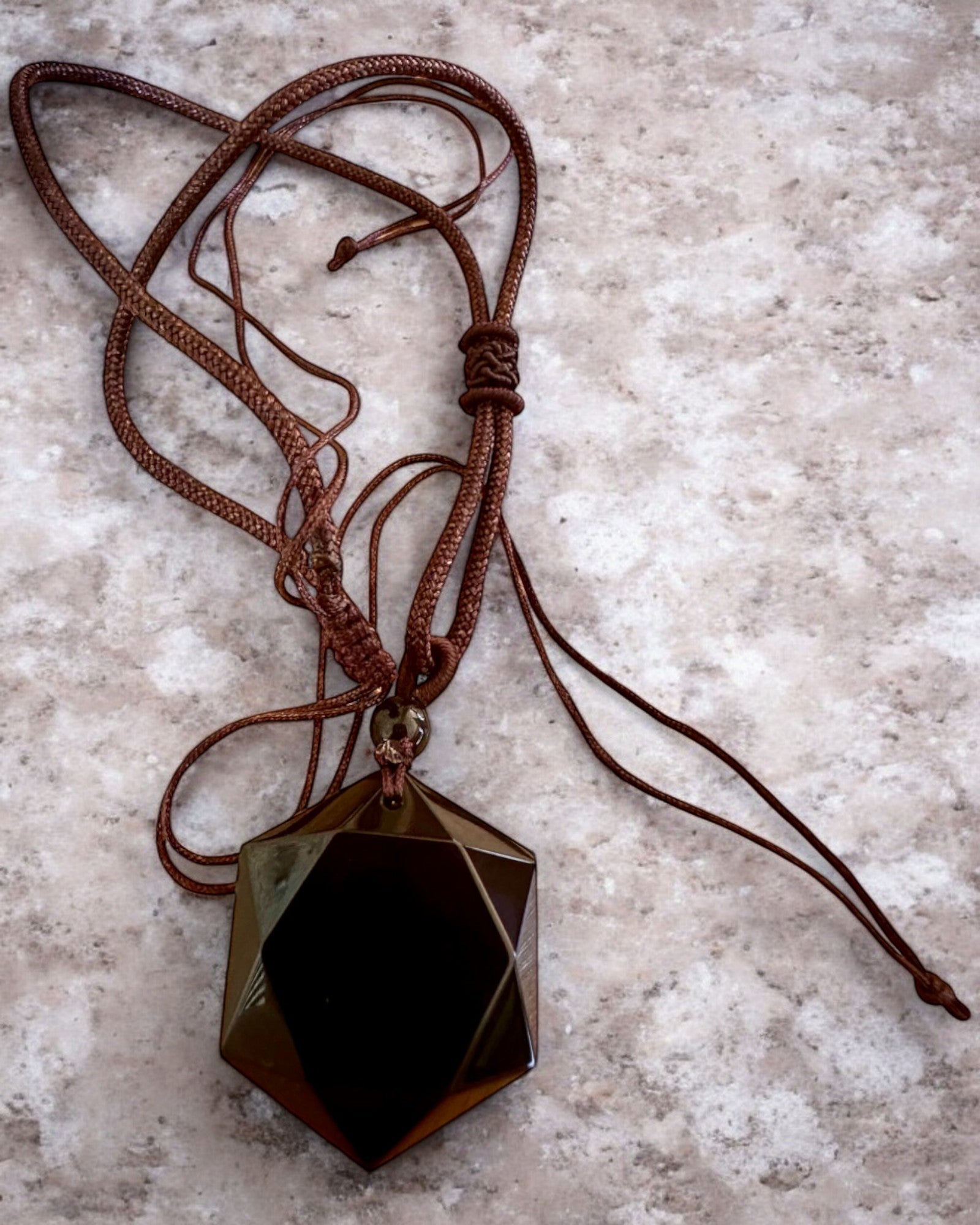 Amulett av svart obsidian "Davidstjerne", mulighet for personlig gravering som gave