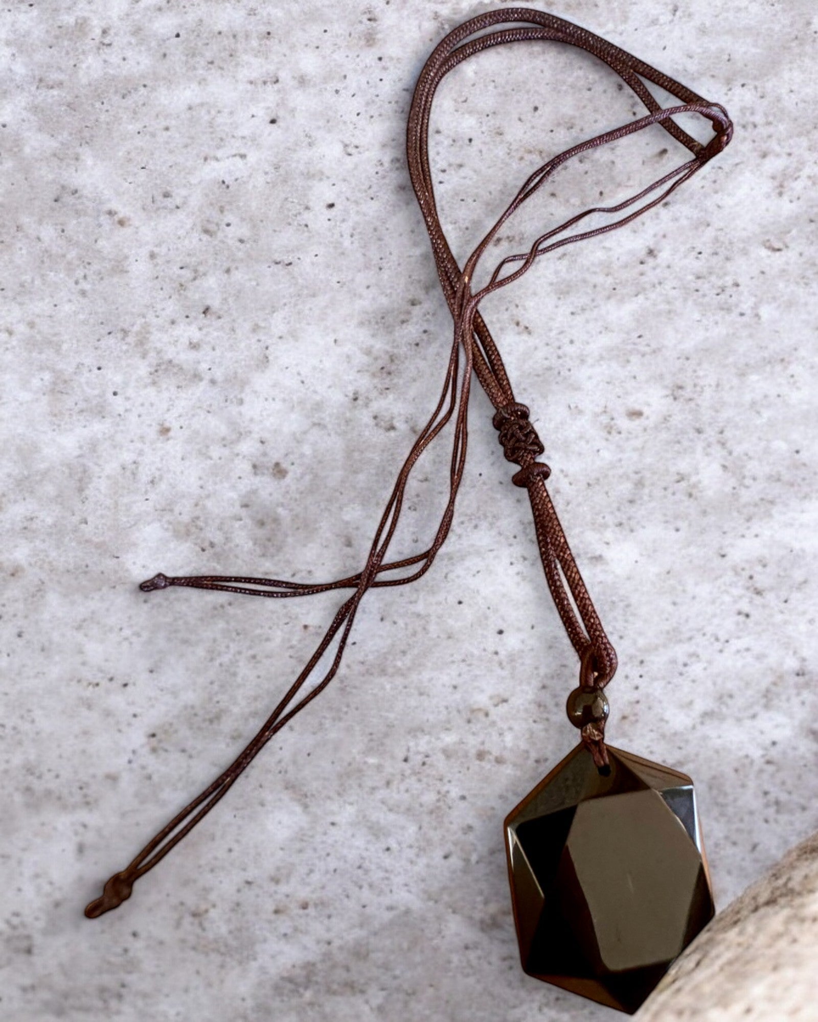 Amulett av svart obsidian "Davidstjerne", mulighet for personlig gravering som gave