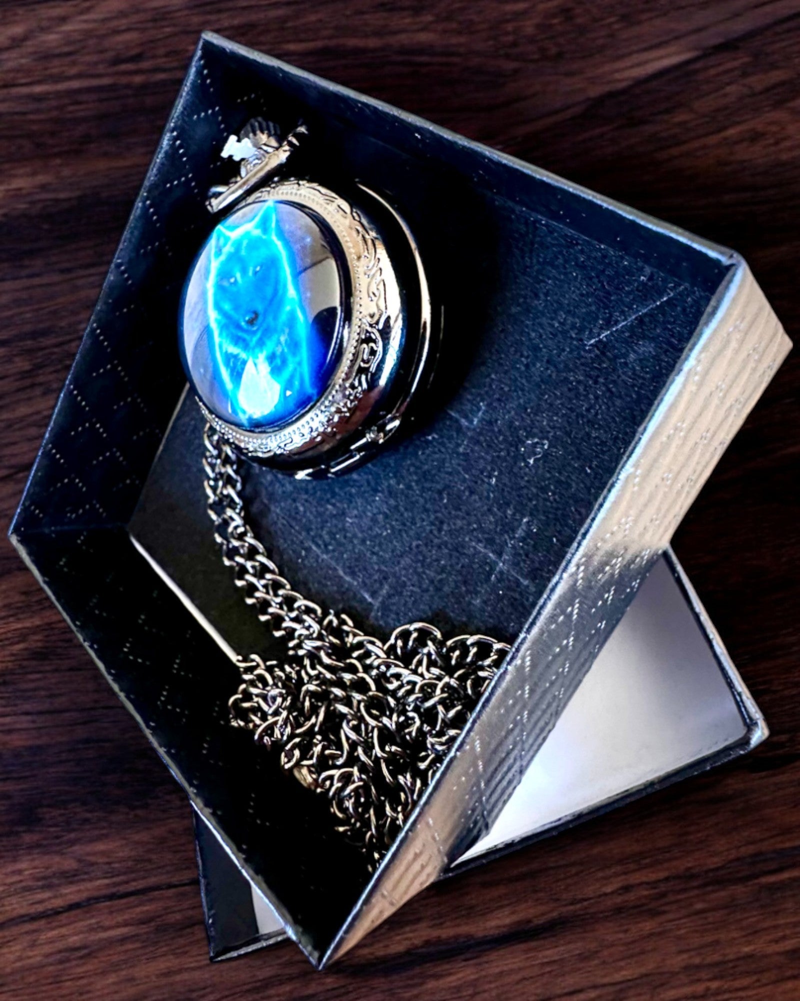 Lommeur Lunar Wolf – Måneulvklokke, mulighet for personlig gravering som gave