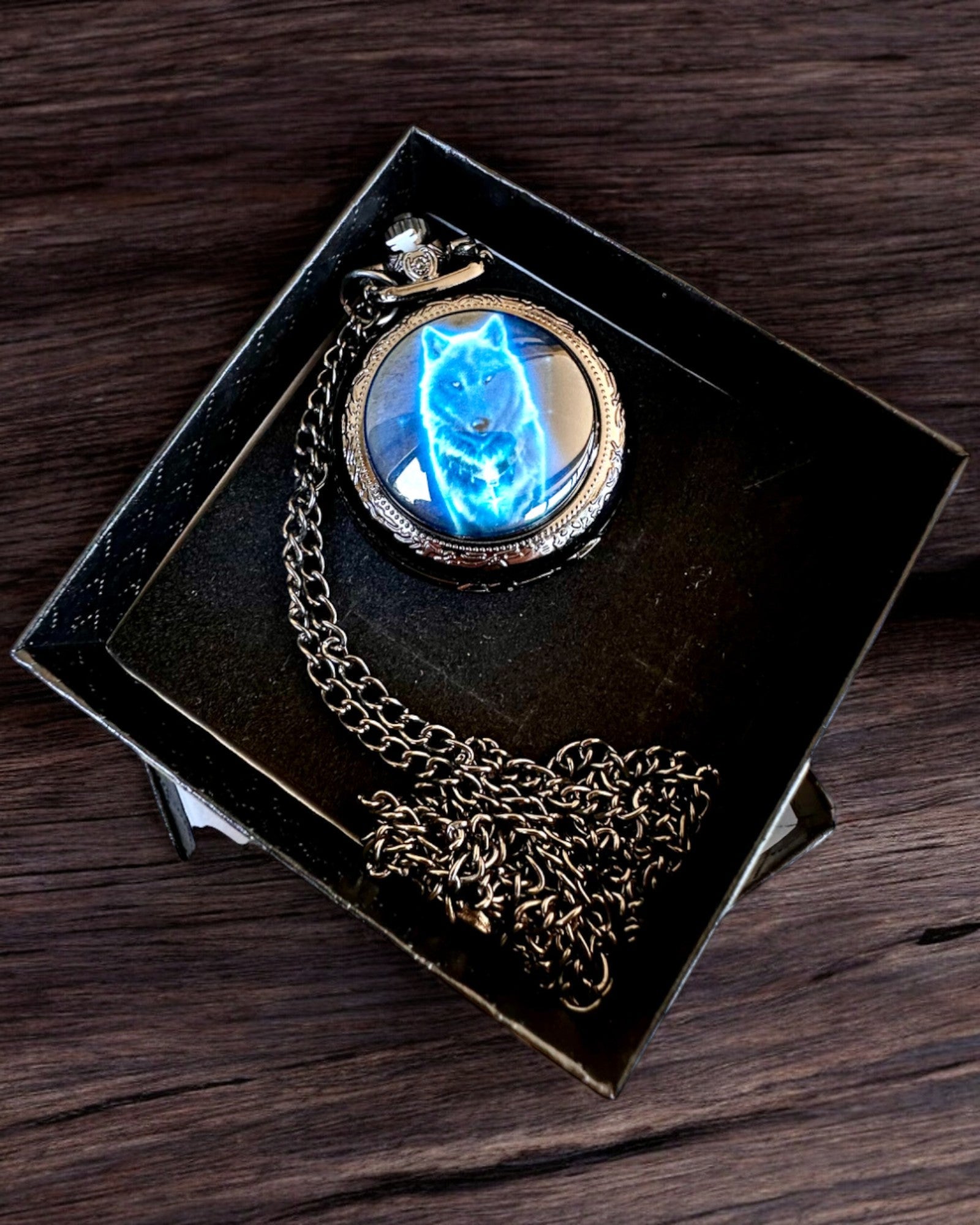 Lommeur Lunar Wolf – Måneulvklokke, mulighet for personlig gravering som gave