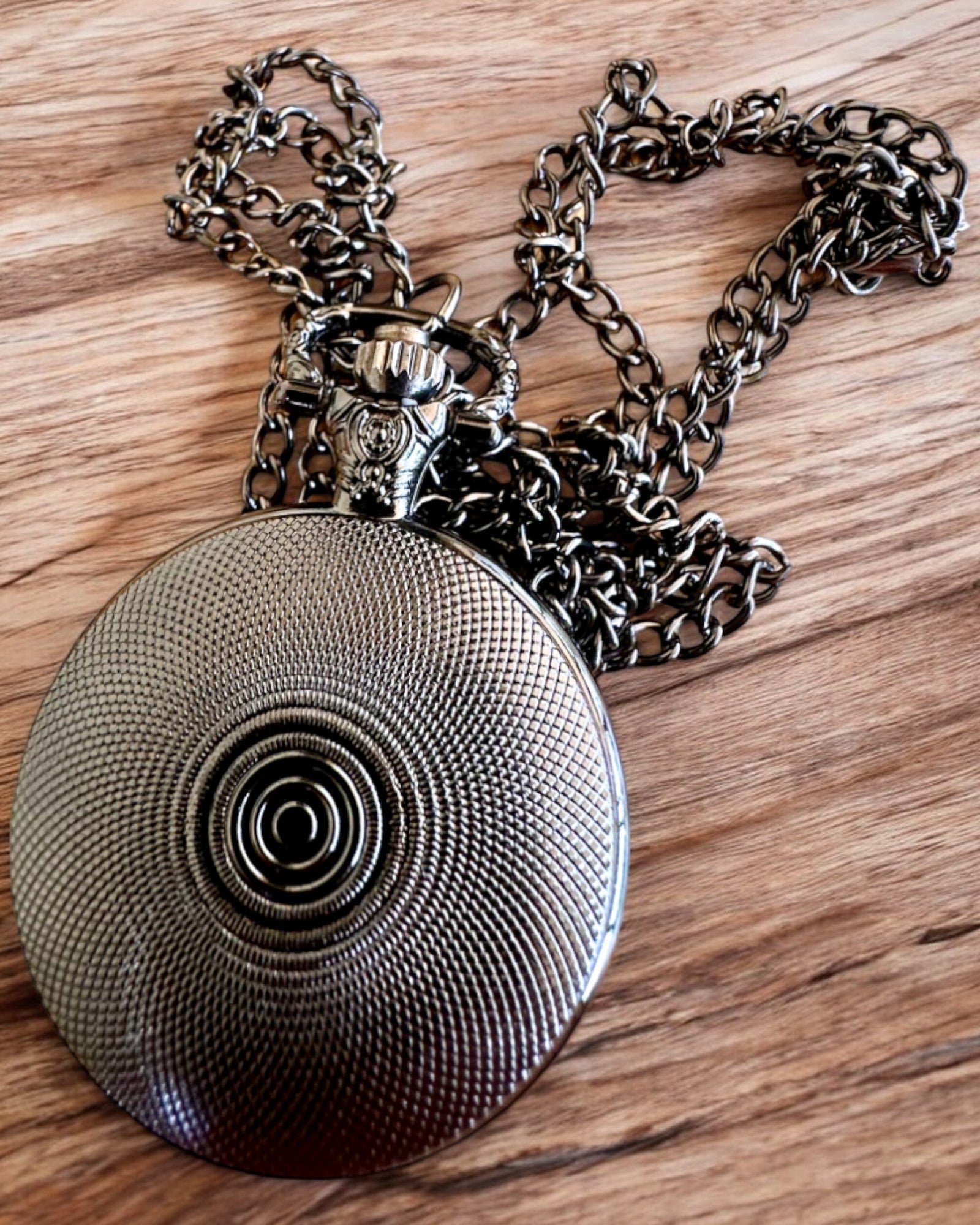 Lommeur Lunar Wolf – Måneulvklokke, mulighet for personlig gravering som gave