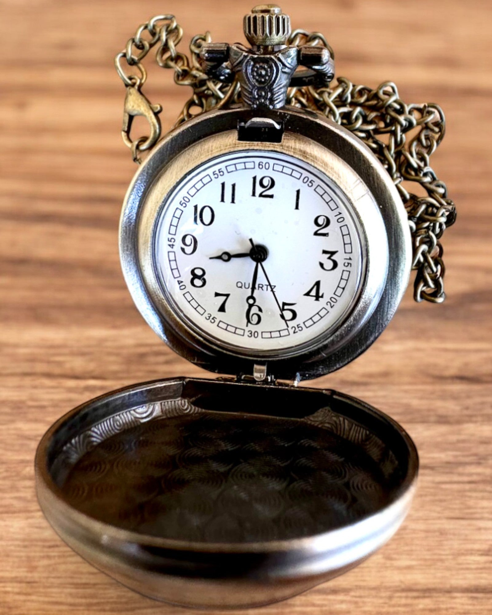 Lommeur Unicorn Elegance med kjede, enhjørningsmotiv, gratis tilpasset gravering