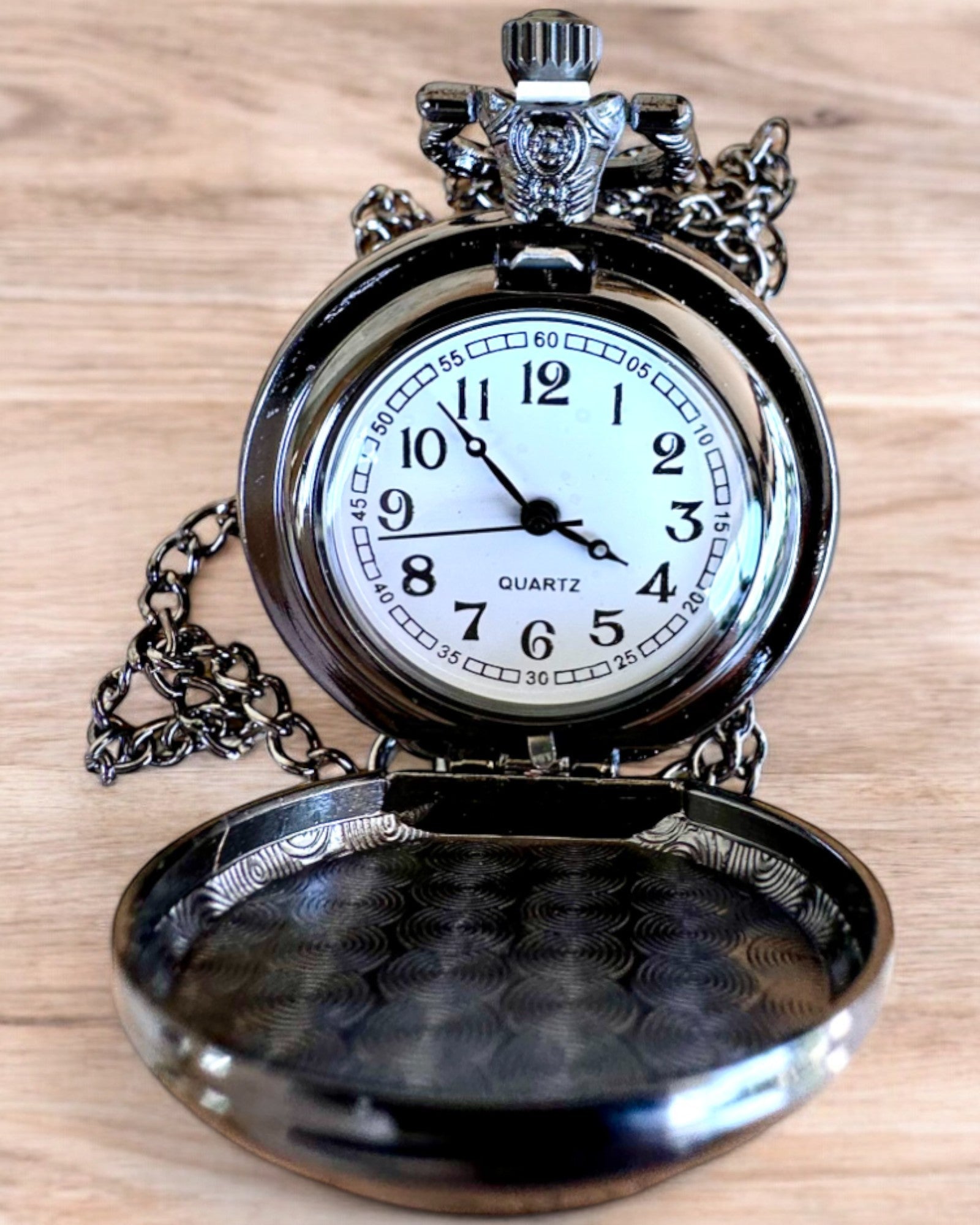 Lommeur Lunar Wolf – Måneulvklokke, mulighet for personlig gravering som gave