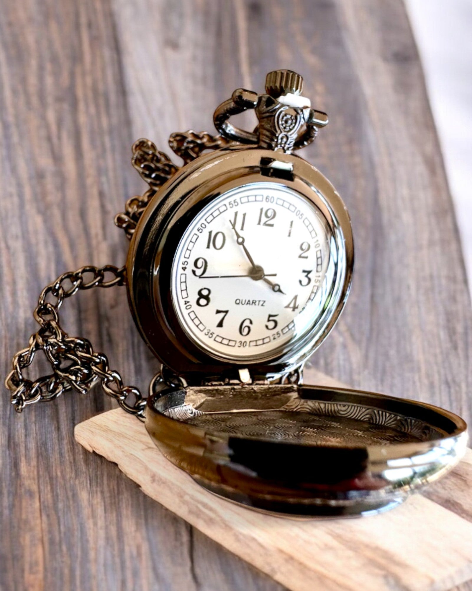 Lommeur Lunar Wolf – Måneulvklokke, mulighet for personlig gravering som gave