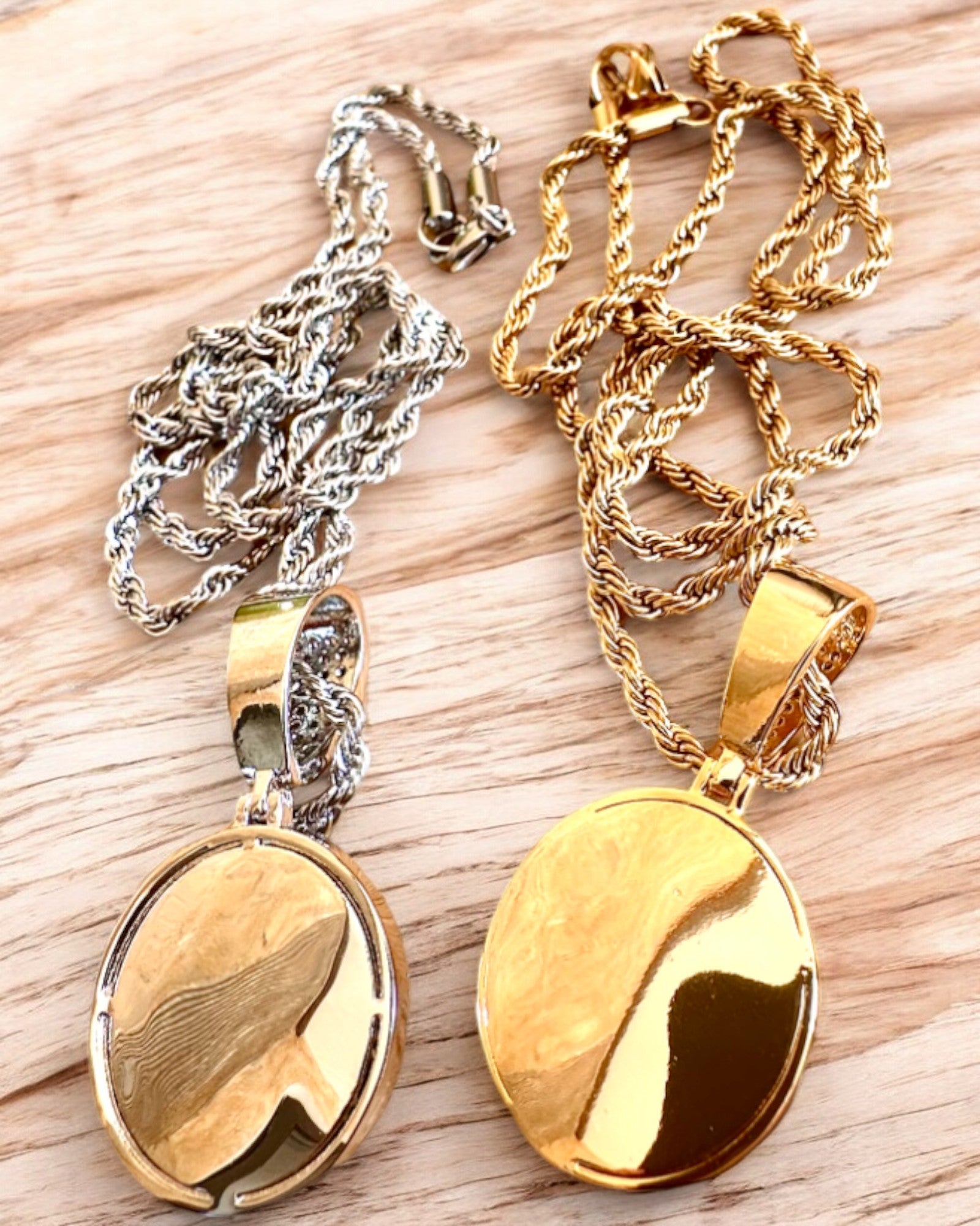 Glamour-stil Kompass Anheng Halskjede med Zirkonia for Kvinner og Menn - 2 varianter å velge mellom, personalisering med gravering som gave