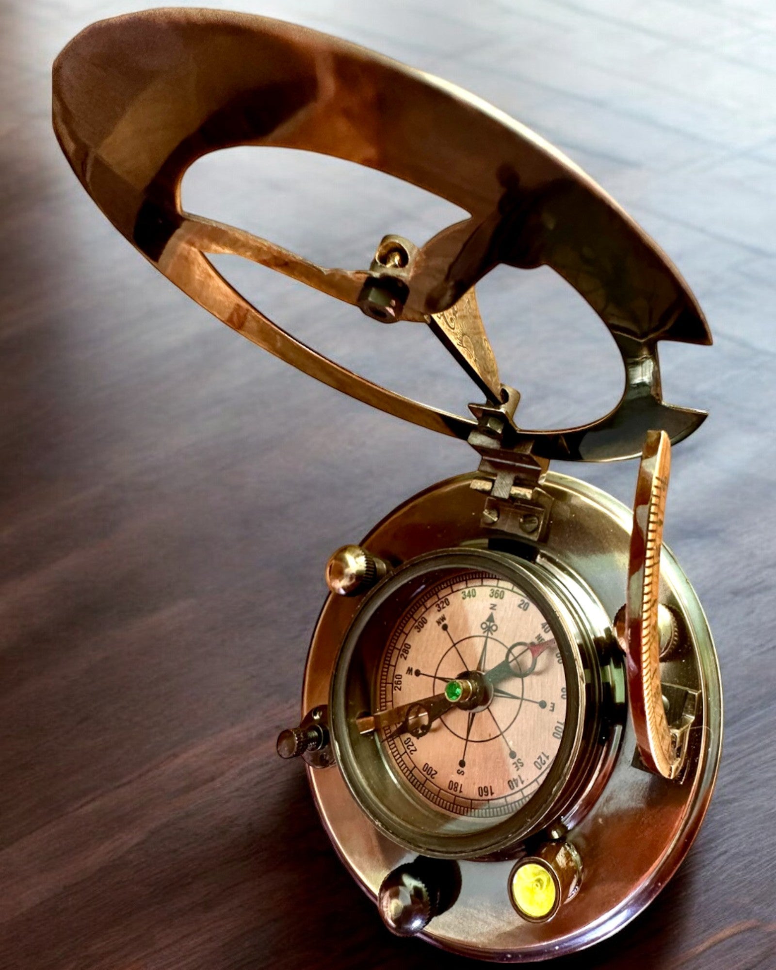 Kapteinskompass "Odkrywca 2" - mulighet for personlig gravering som gave, 2 fargevarianter å velge mellom