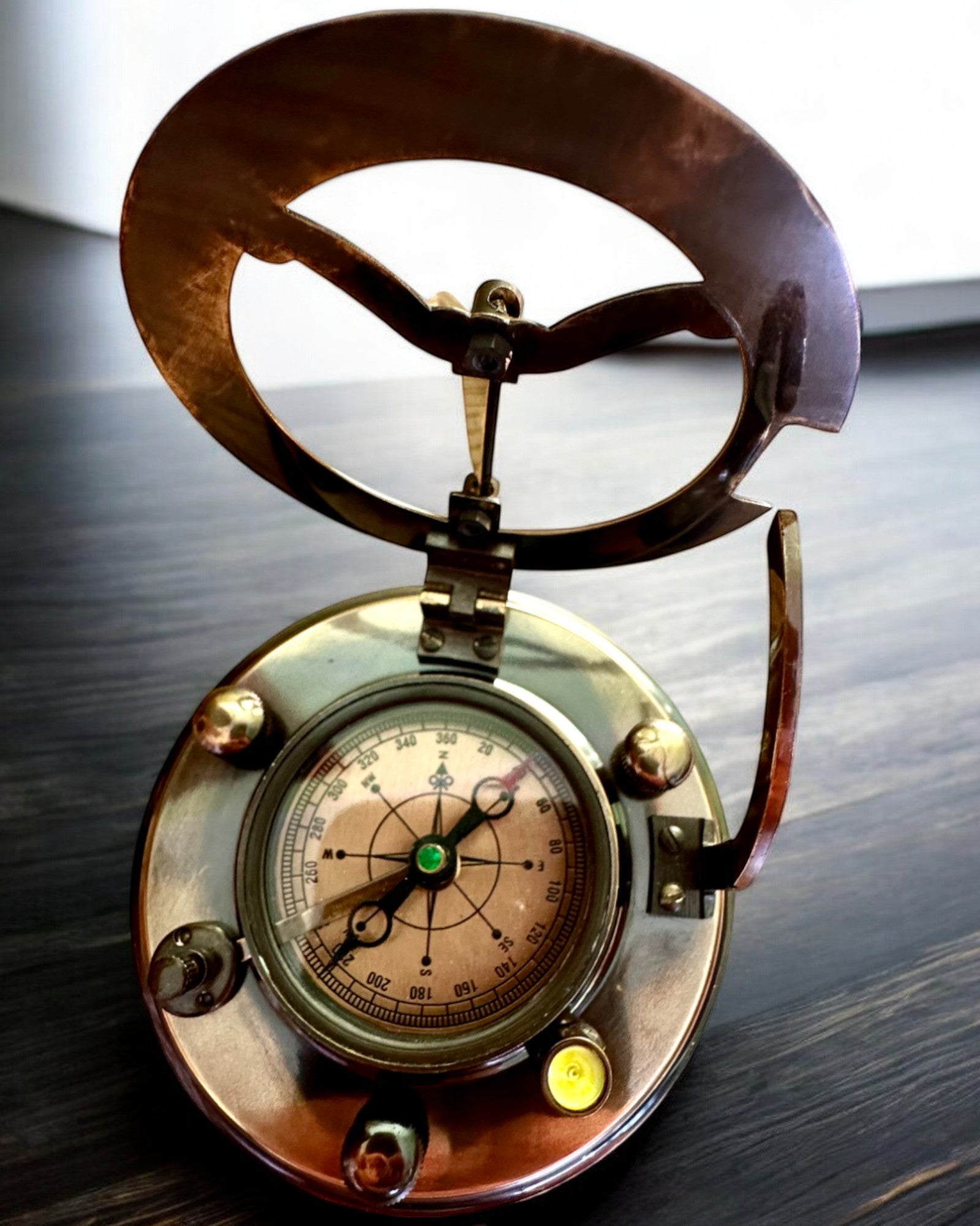 Kapteinskompass "Odkrywca 2" - mulighet for personlig gravering som gave, 2 fargevarianter å velge mellom