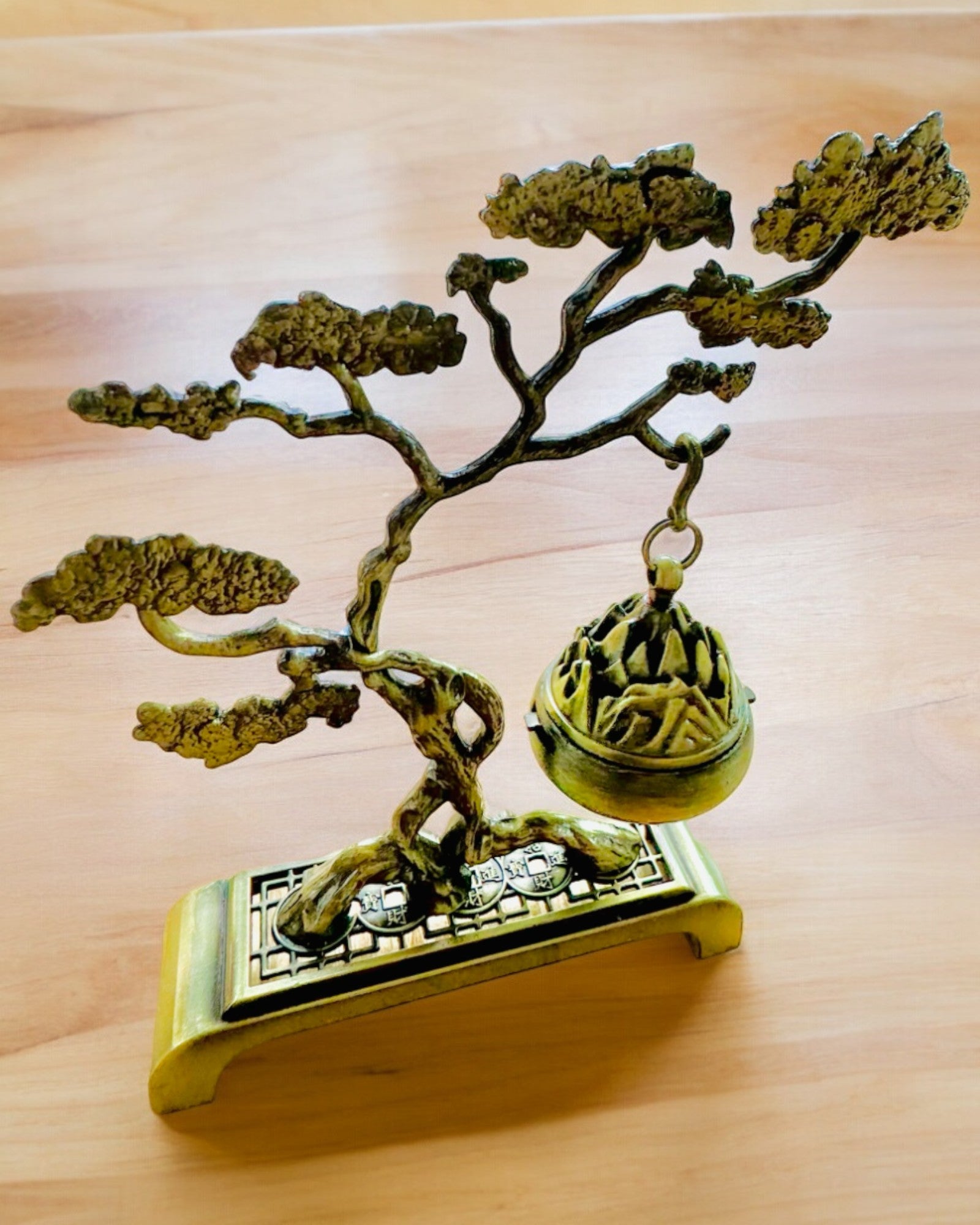 Elegant metallholder for bonsai-røkelse - mulighet for personlig gravering som gave
