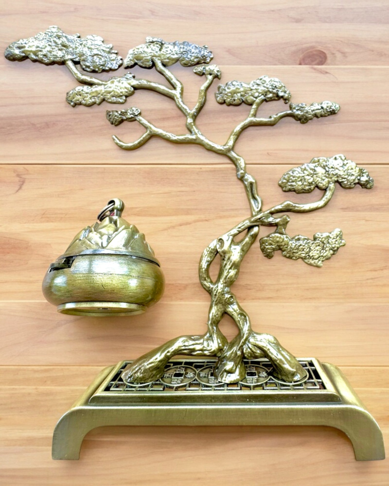 Elegant metallholder for bonsai-røkelse - mulighet for personlig gravering som gave