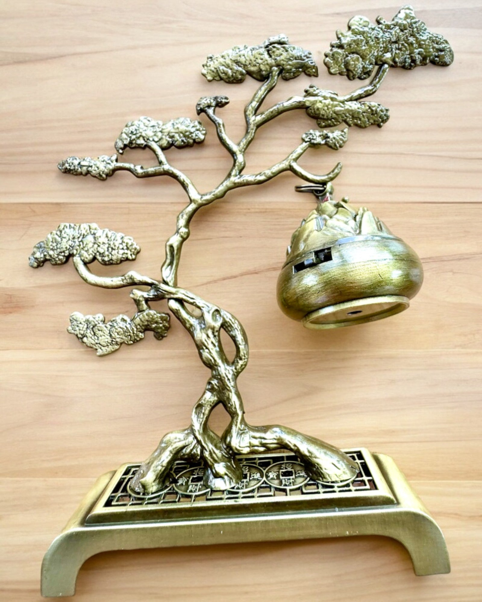 Elegant metallholder for bonsai-røkelse - mulighet for personlig gravering som gave
