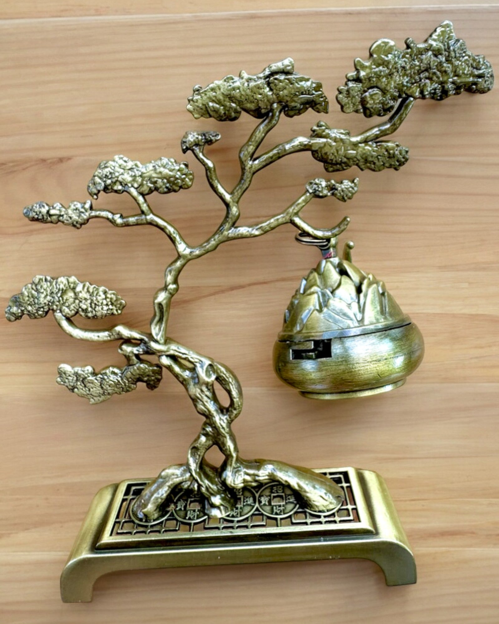 Elegant metallholder for bonsai-røkelse - mulighet for personlig gravering som gave