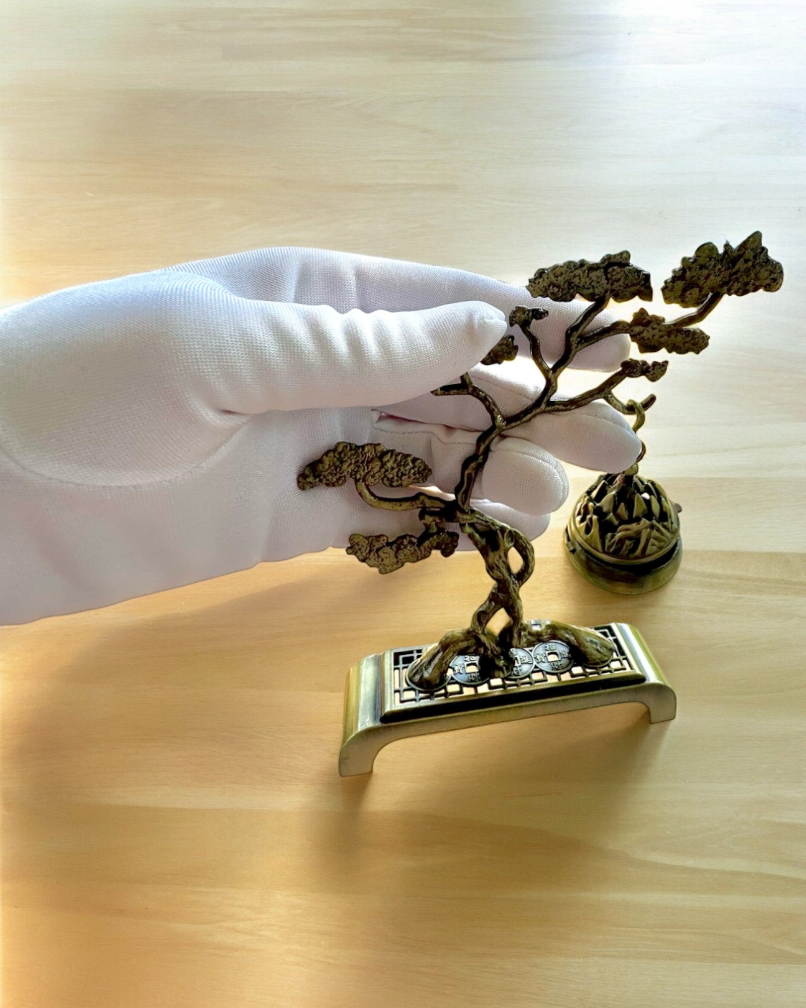 Elegant metallholder for bonsai-røkelse - mulighet for personlig gravering som gave