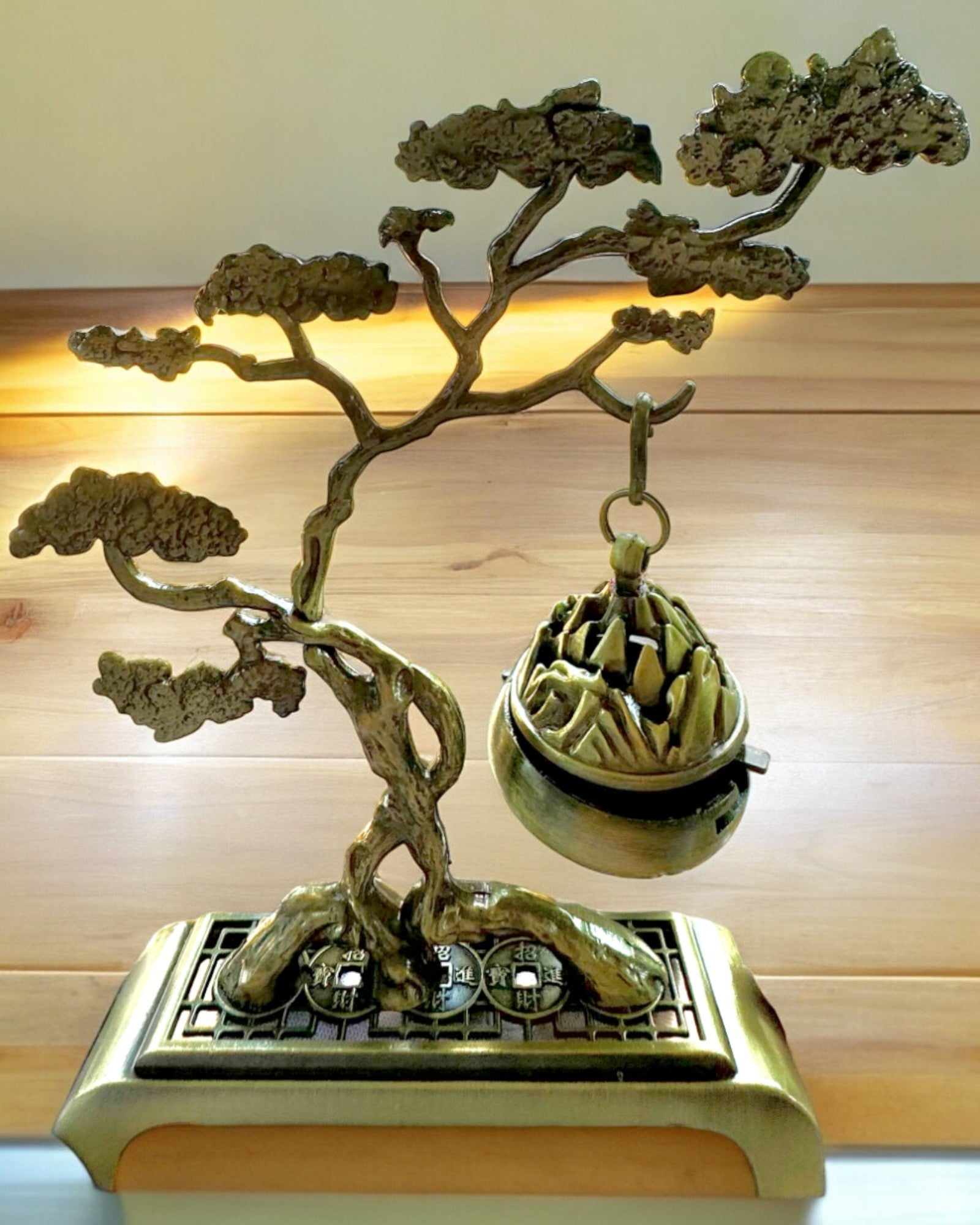Elegant metallholder for bonsai-røkelse - mulighet for personlig gravering som gave
