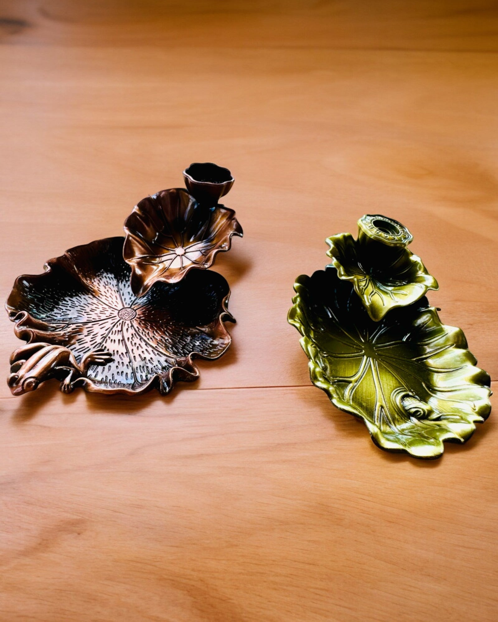 Elegant metallholder for røkelse Lotusblad - 4 varianter å velge mellom, mulighet for personlig gravering som gave