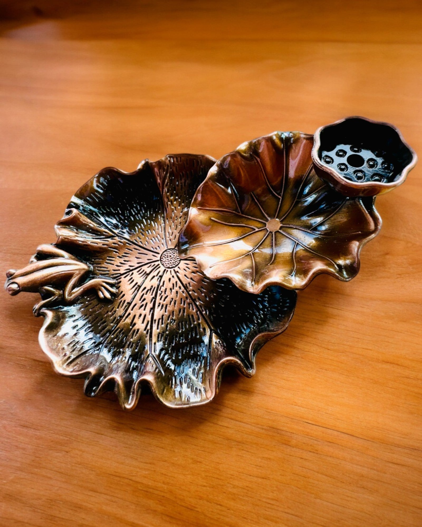 Elegant metallholder for røkelse Lotusblad - 4 varianter å velge mellom, mulighet for personlig gravering som gave