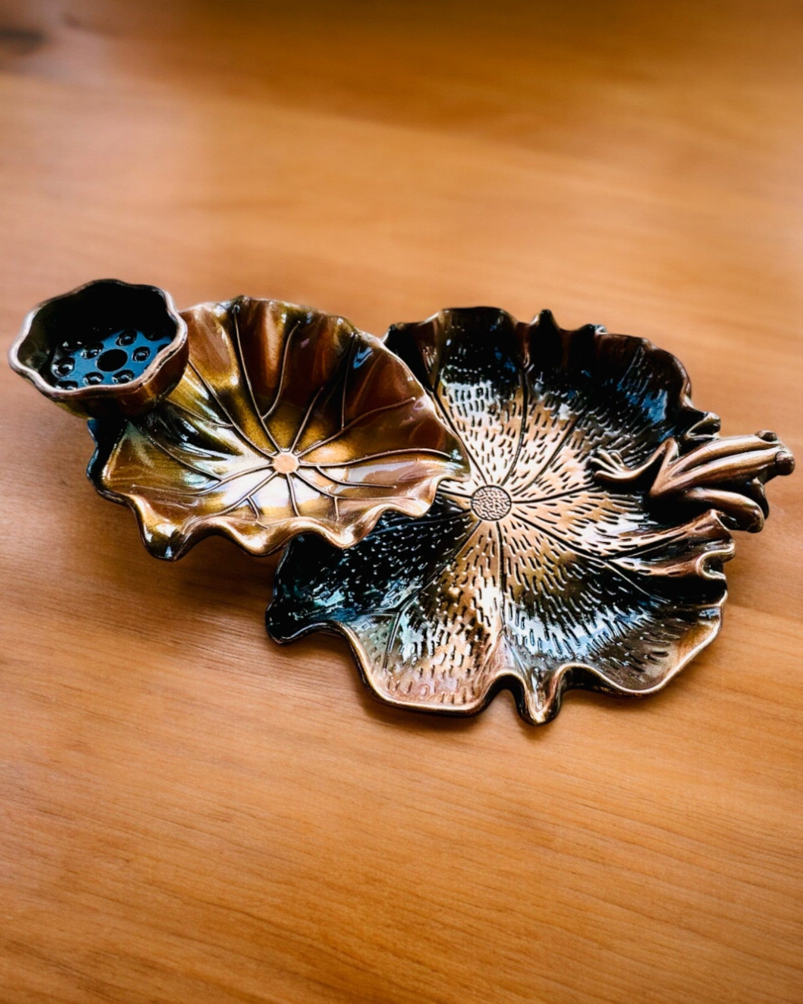 Elegant metallholder for røkelse Lotusblad - 4 varianter å velge mellom, mulighet for personlig gravering som gave