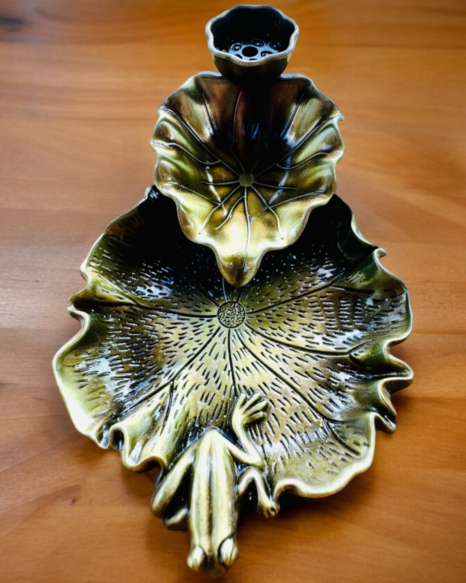 Elegant metallholder for røkelse Lotusblad - 4 varianter å velge mellom, mulighet for personlig gravering som gave