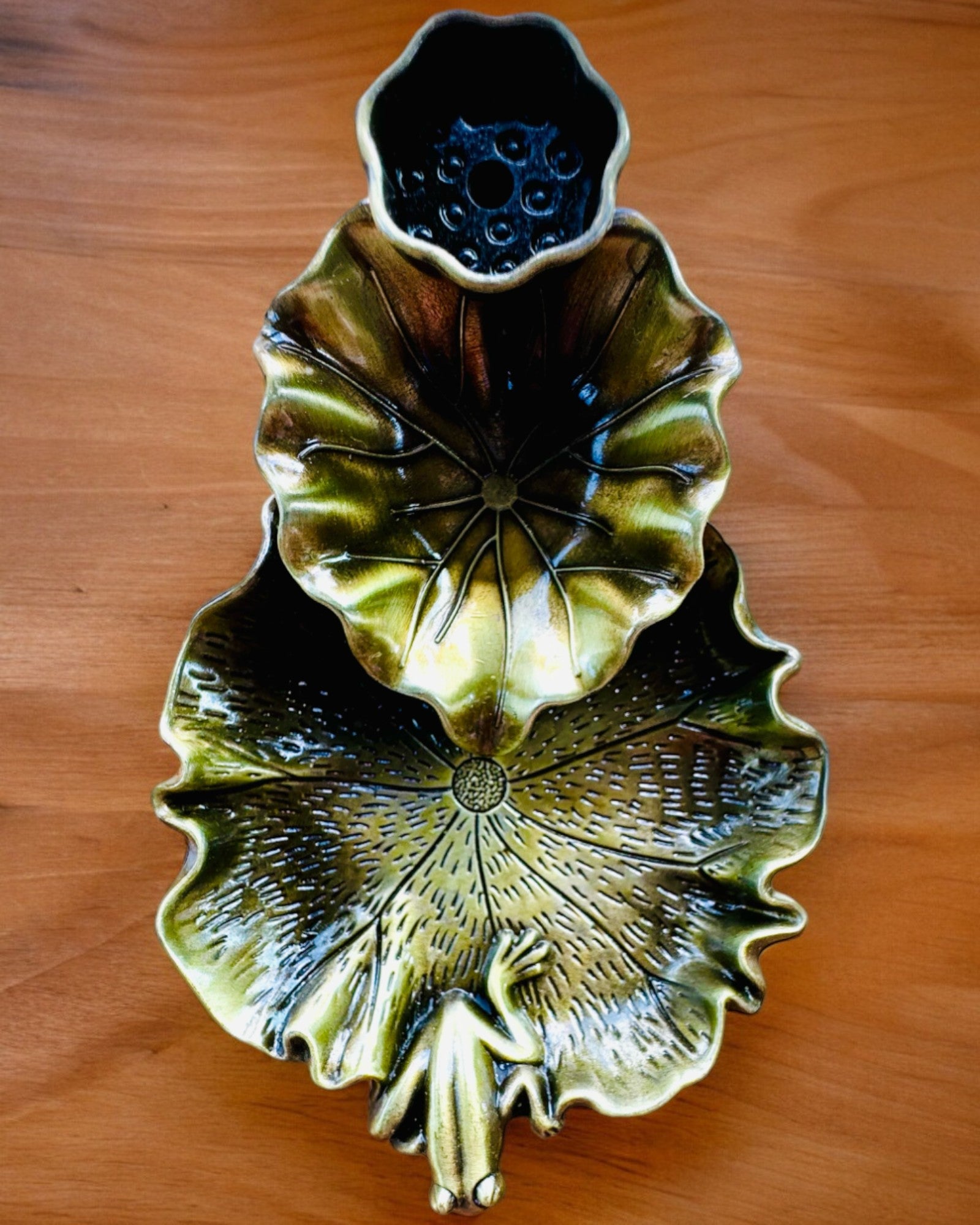Elegant metallholder for røkelse Lotusblad - 4 varianter å velge mellom, mulighet for personlig gravering som gave