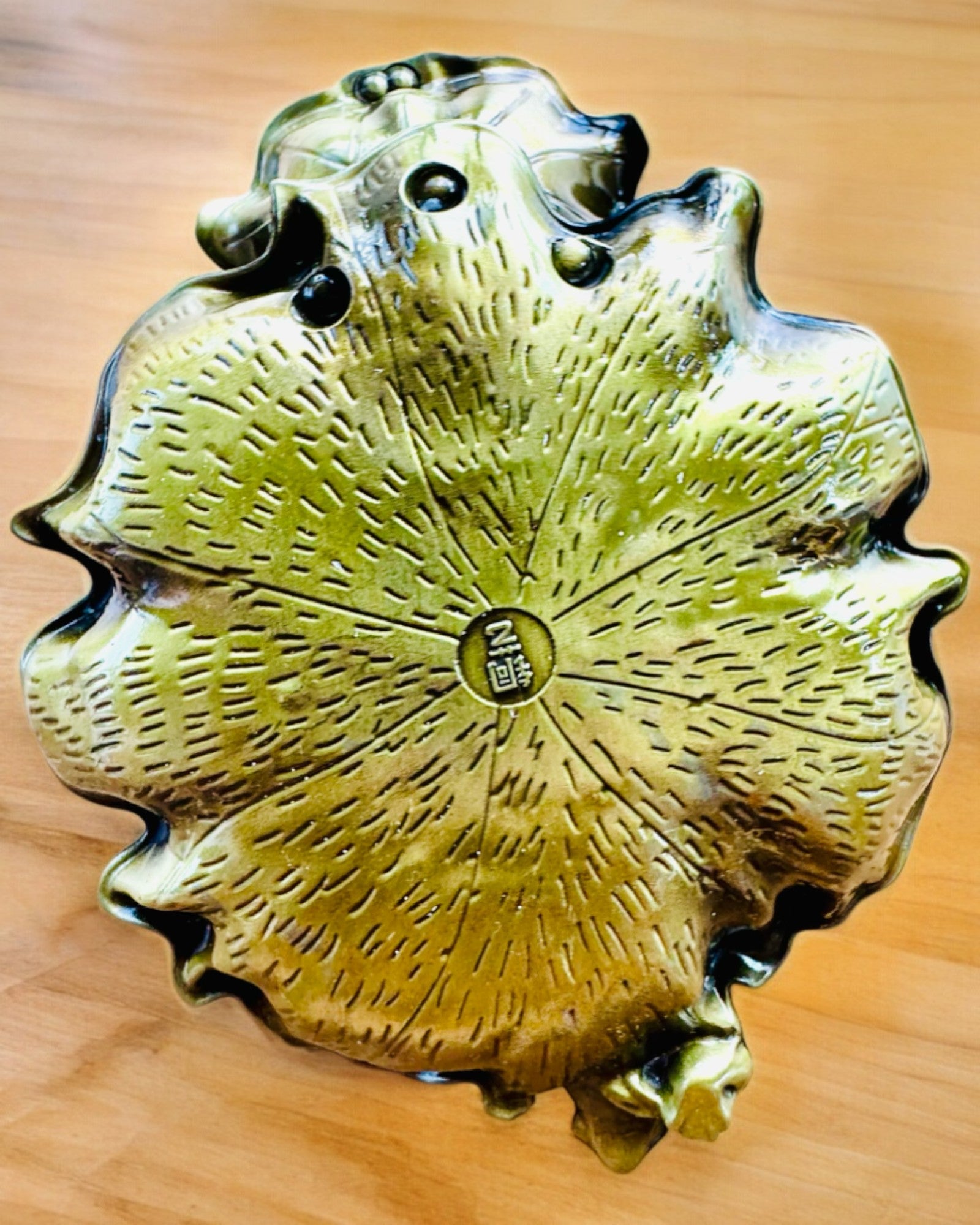 Elegant metallholder for røkelse Lotusblad - 4 varianter å velge mellom, mulighet for personlig gravering som gave