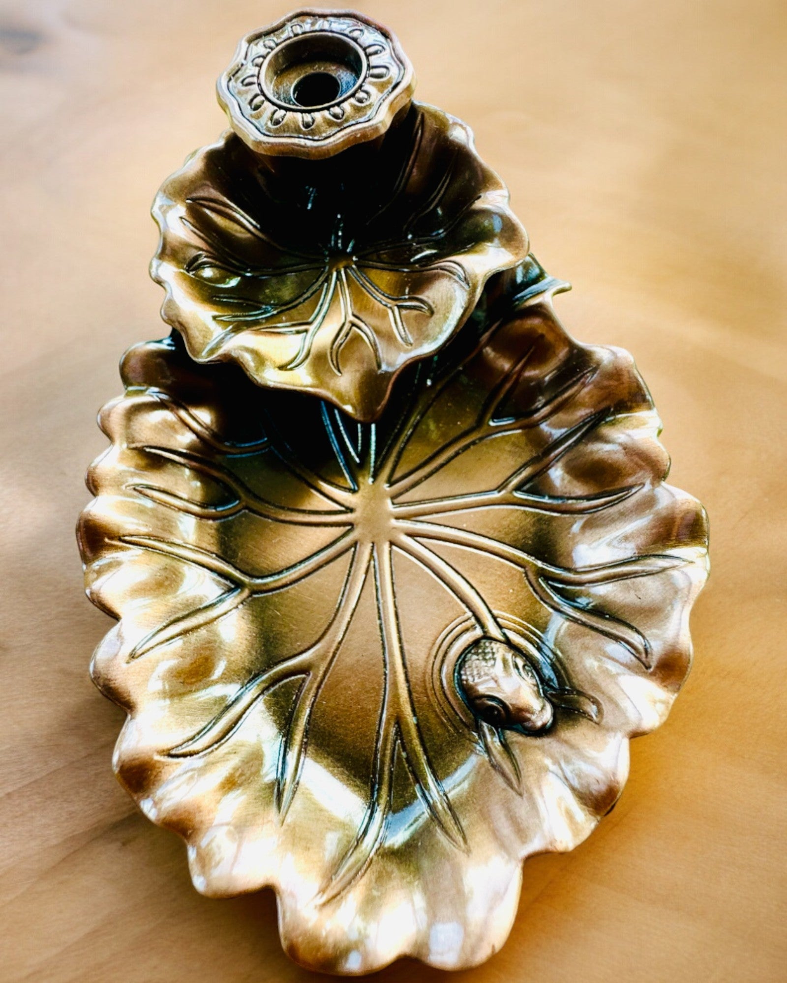 Elegant metallholder for røkelse Lotusblad - 4 varianter å velge mellom, mulighet for personlig gravering som gave