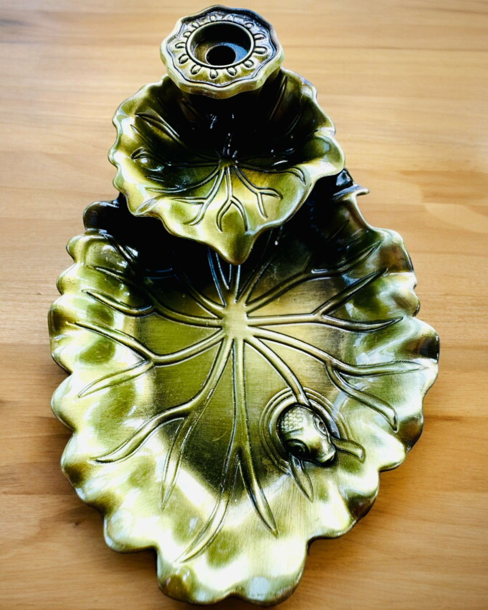 Elegant metallholder for røkelse Lotusblad - 4 varianter å velge mellom, mulighet for personlig gravering som gave